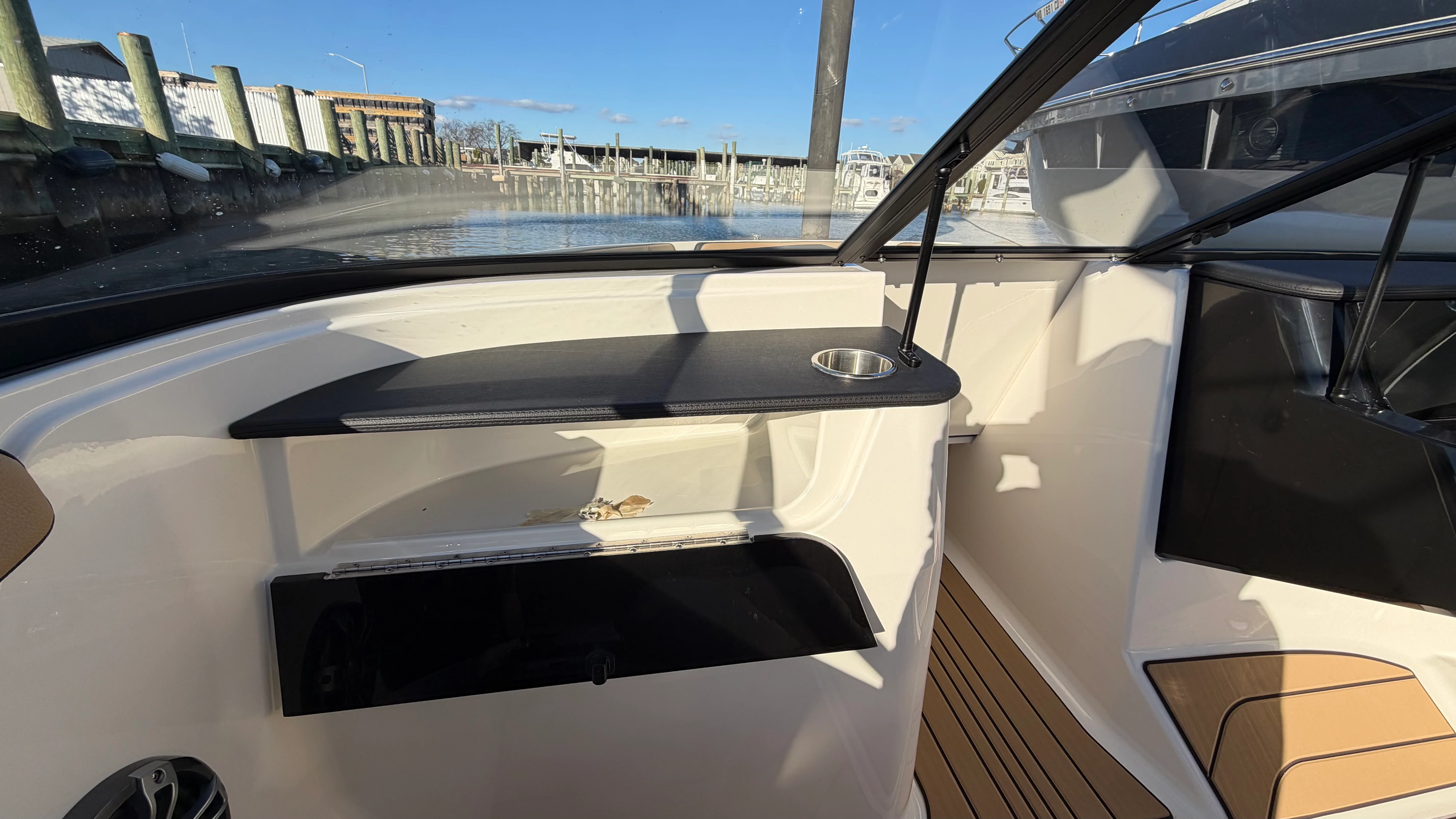 2025 Sea Ray SPX 190 Outboard Image Thumbnail #38