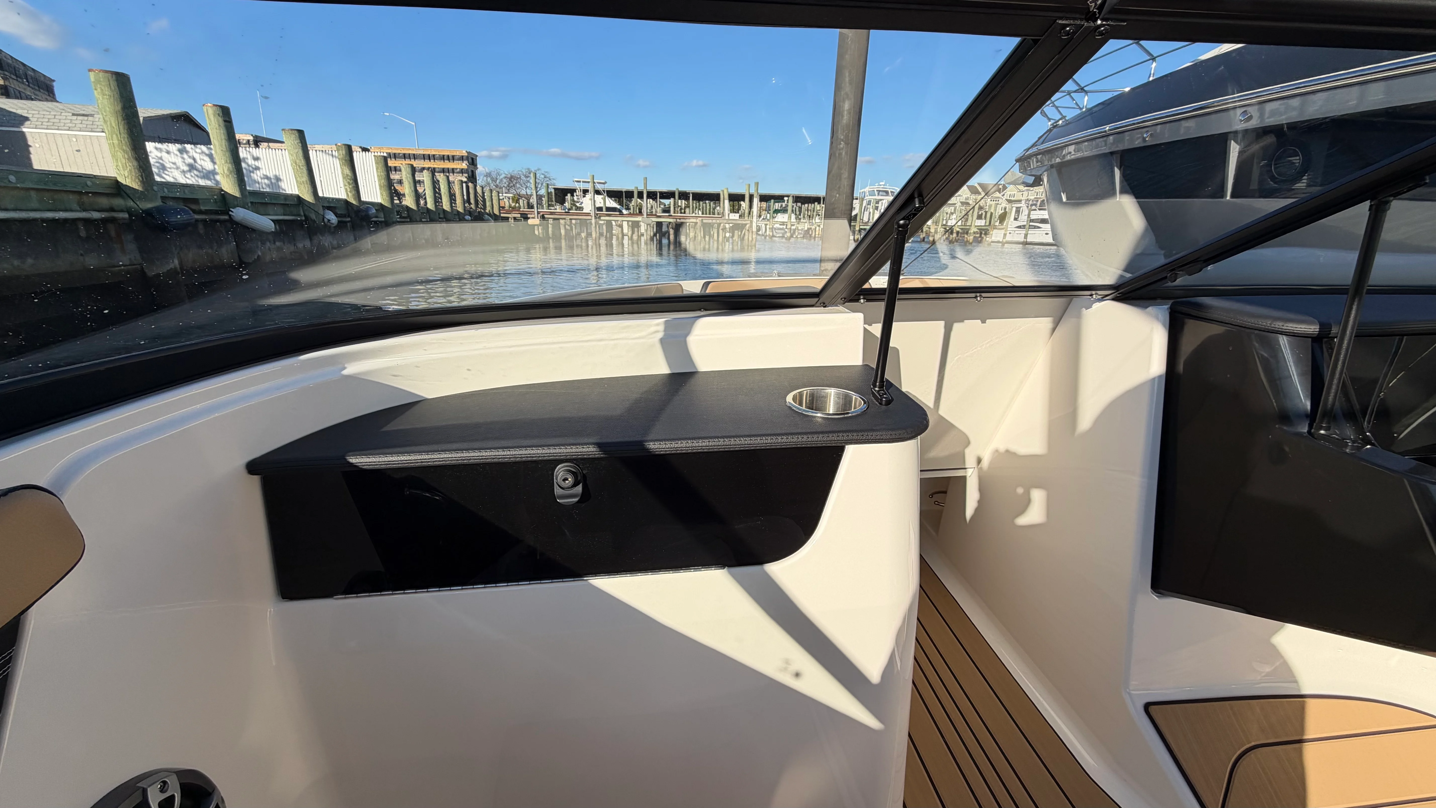 2025 Sea Ray SPX 190 Outboard Image Thumbnail #37