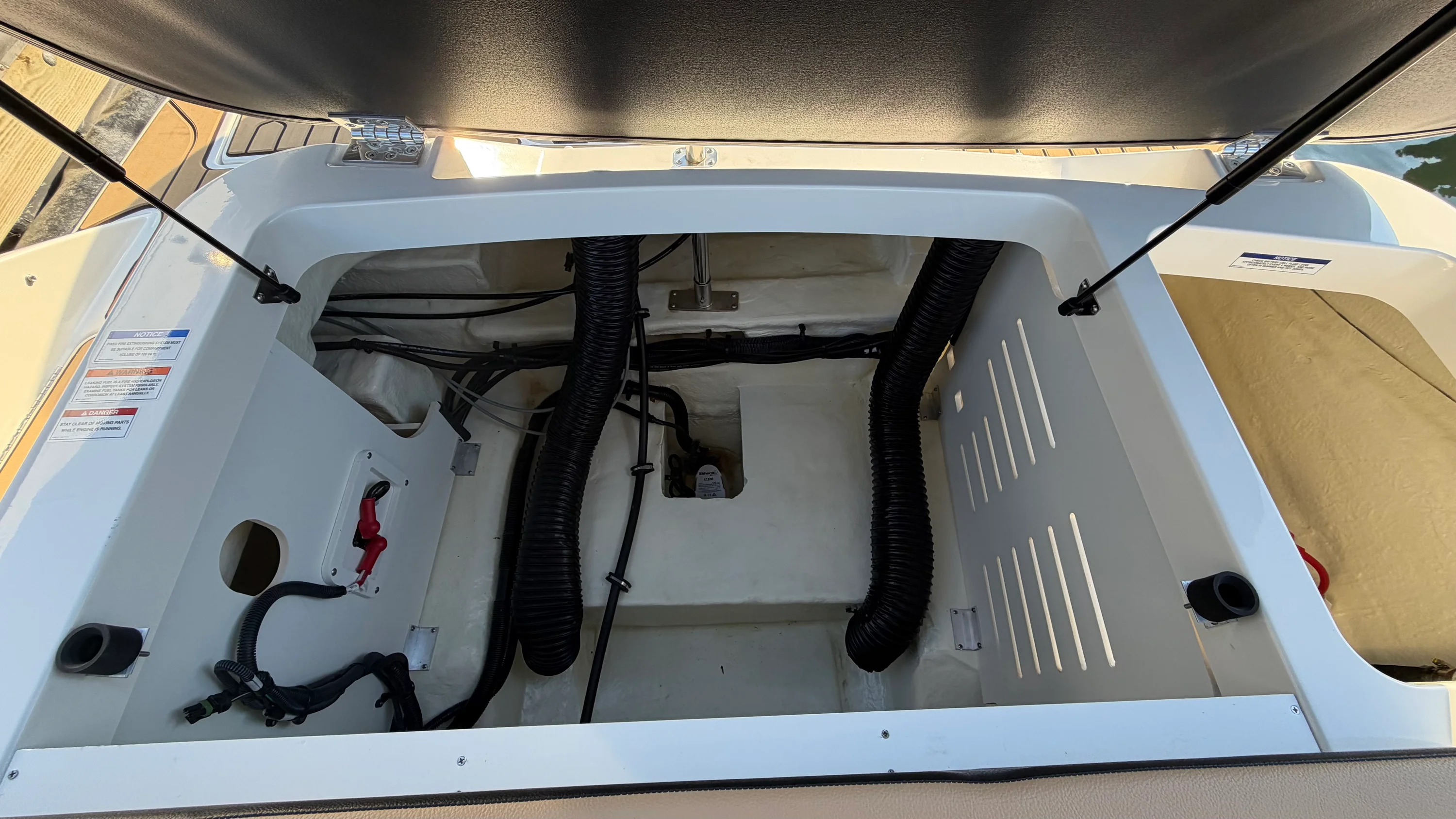 2025 Sea Ray SPX 190 Outboard Image Thumbnail #16