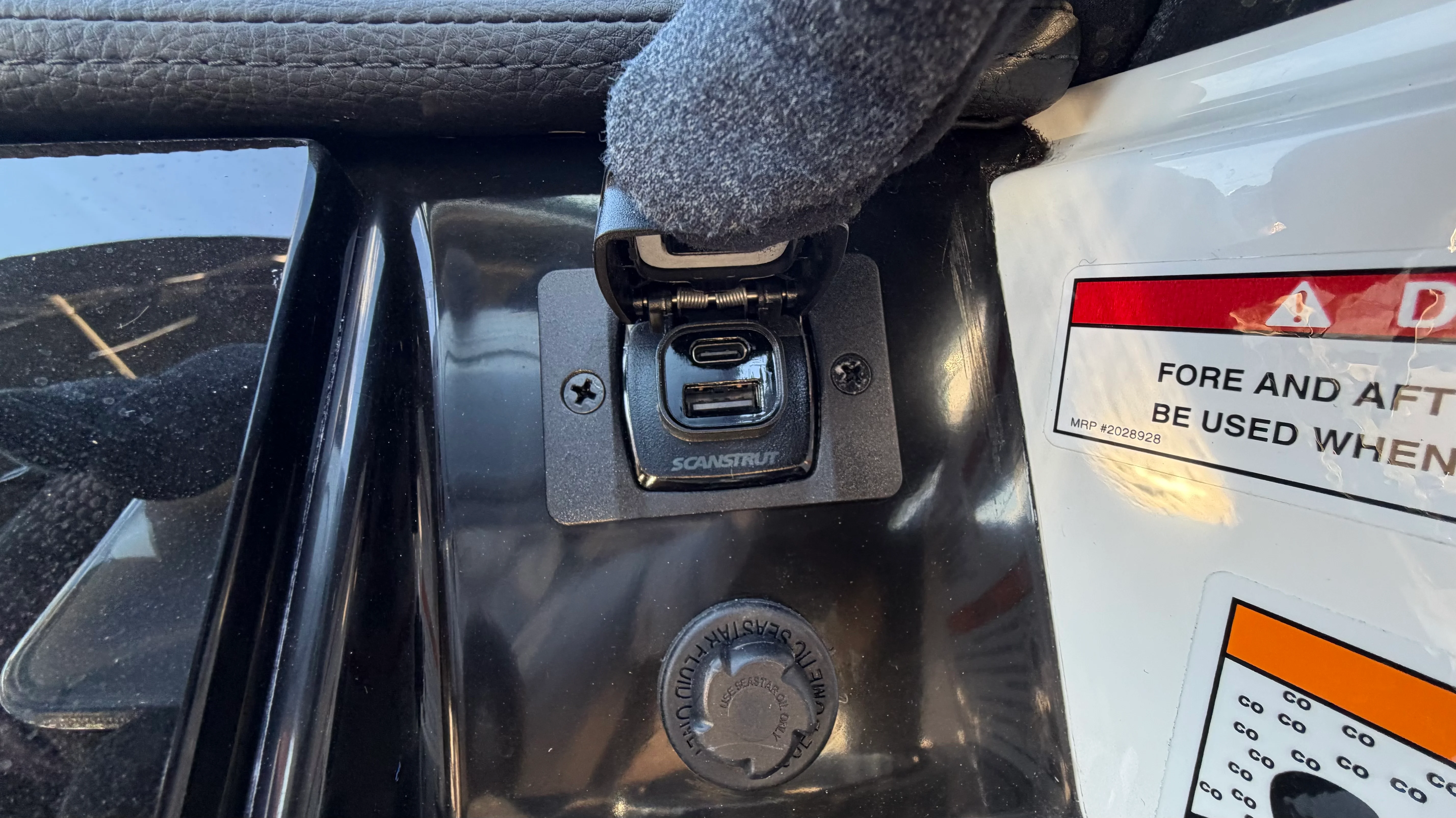 2025 Sea Ray SPX 190 Outboard Image Thumbnail #36