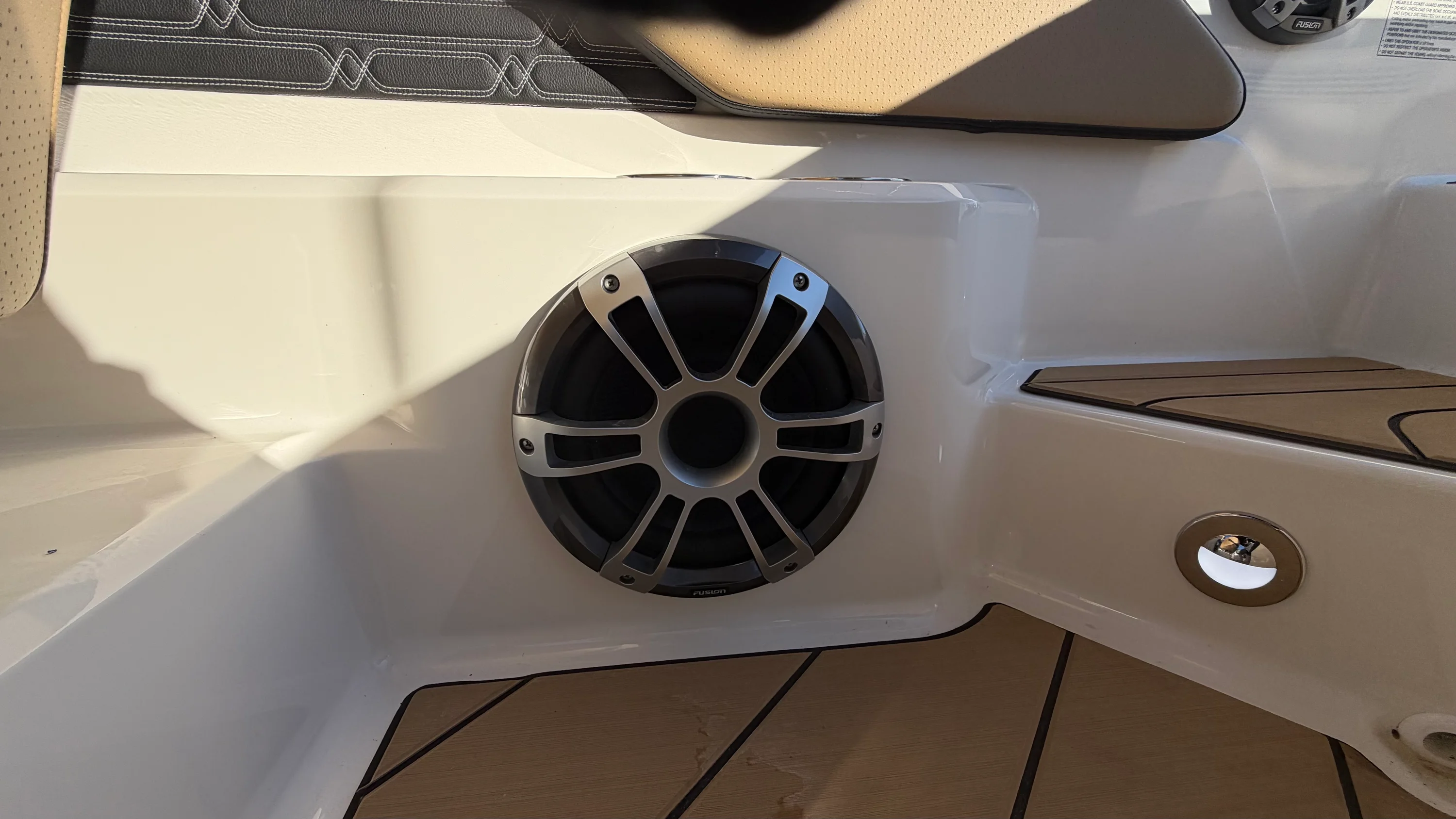 2025 Sea Ray SPX 190 Outboard Image Thumbnail #40