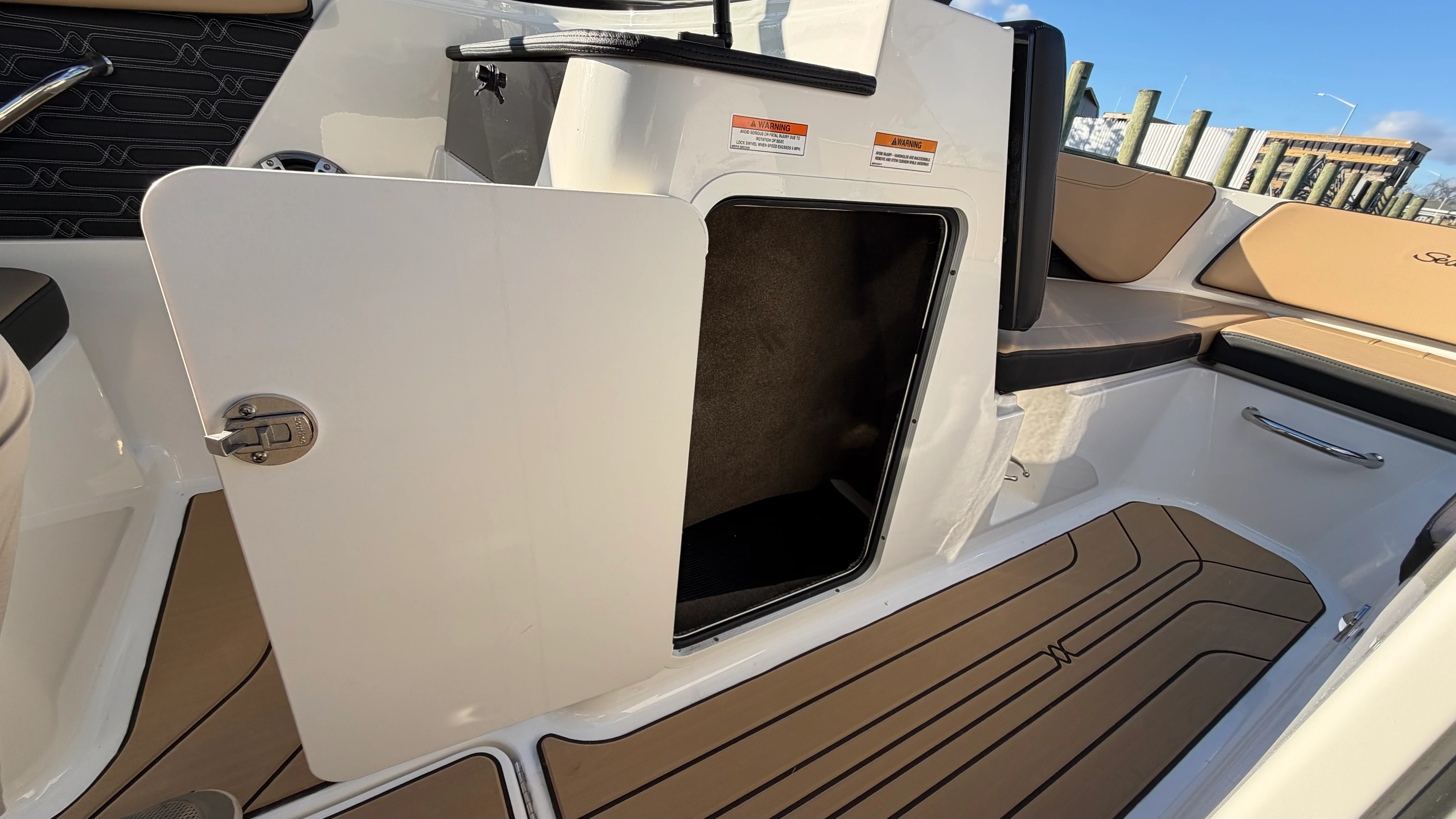 2025 Sea Ray SPX 190 Outboard Image Thumbnail #32