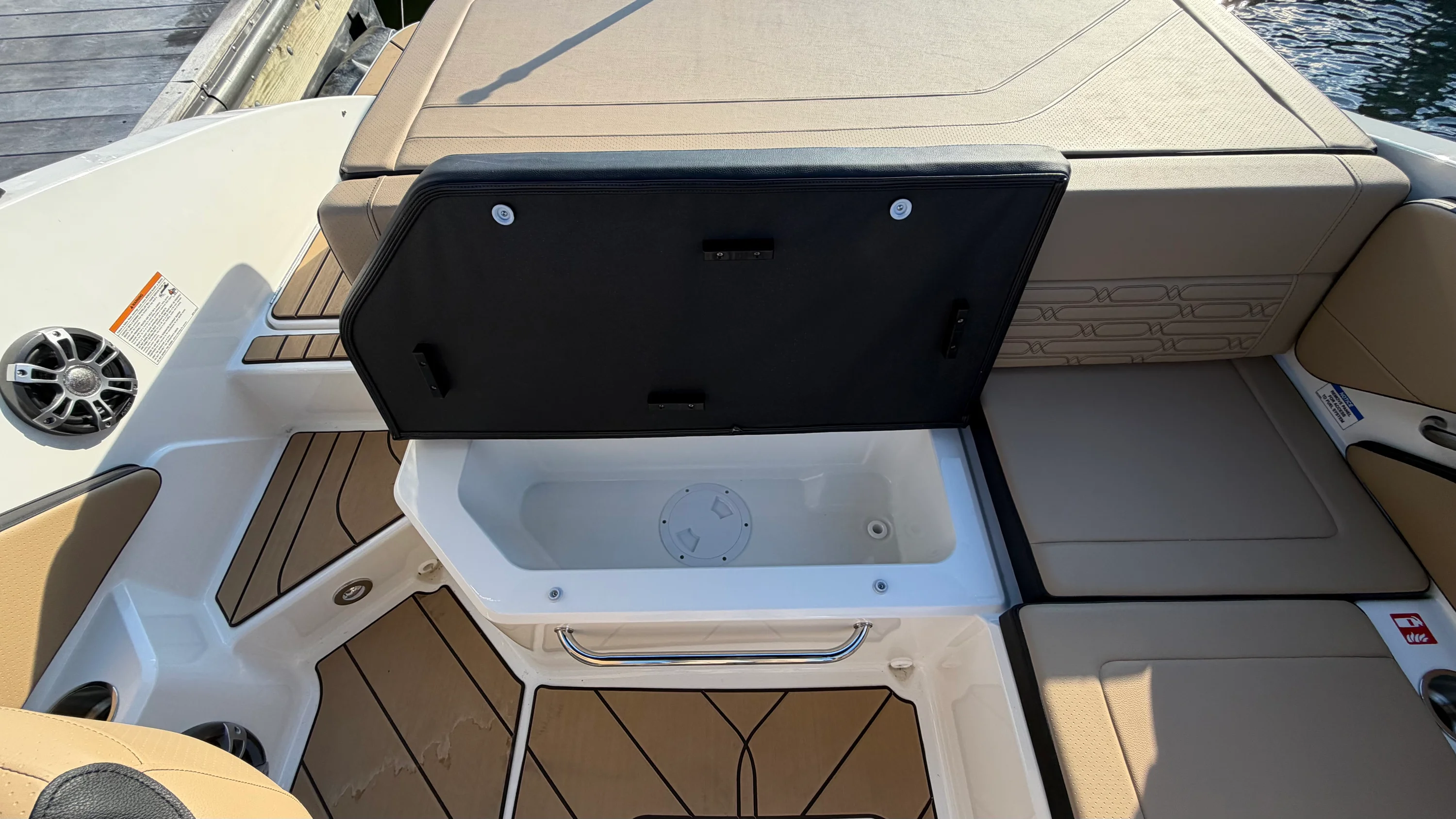 2025 Sea Ray SPX 190 Outboard Image Thumbnail #21