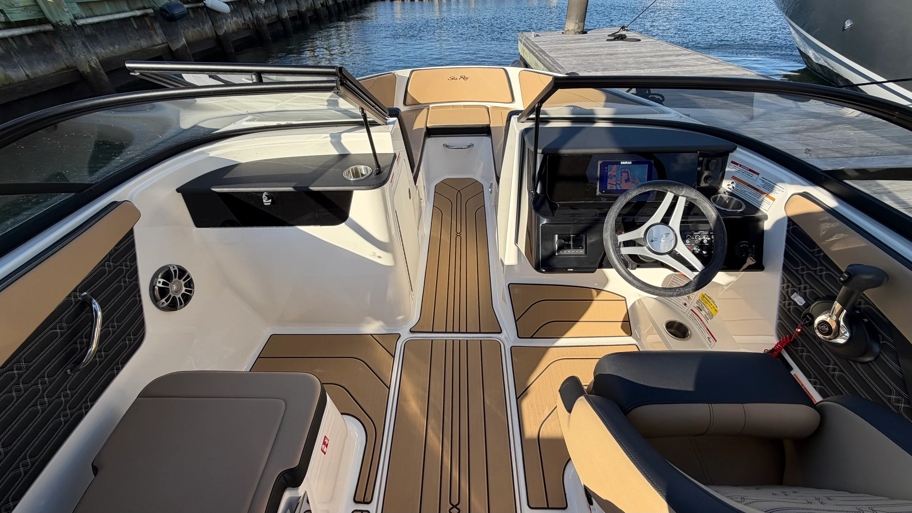 2025 Sea Ray SPX 190 Outboard Image Thumbnail #27