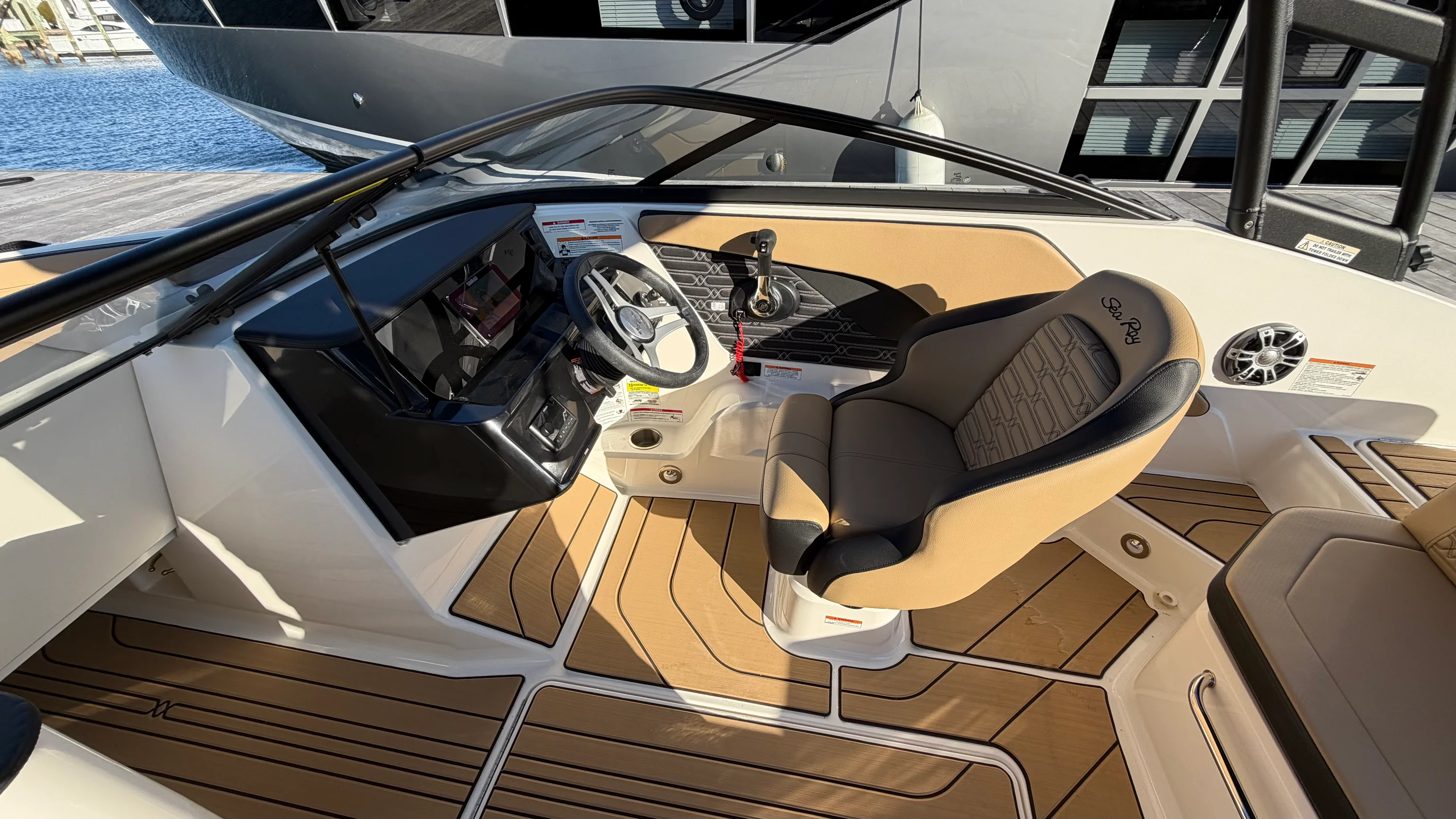 2025 Sea Ray SPX 190 Outboard Image Thumbnail #23