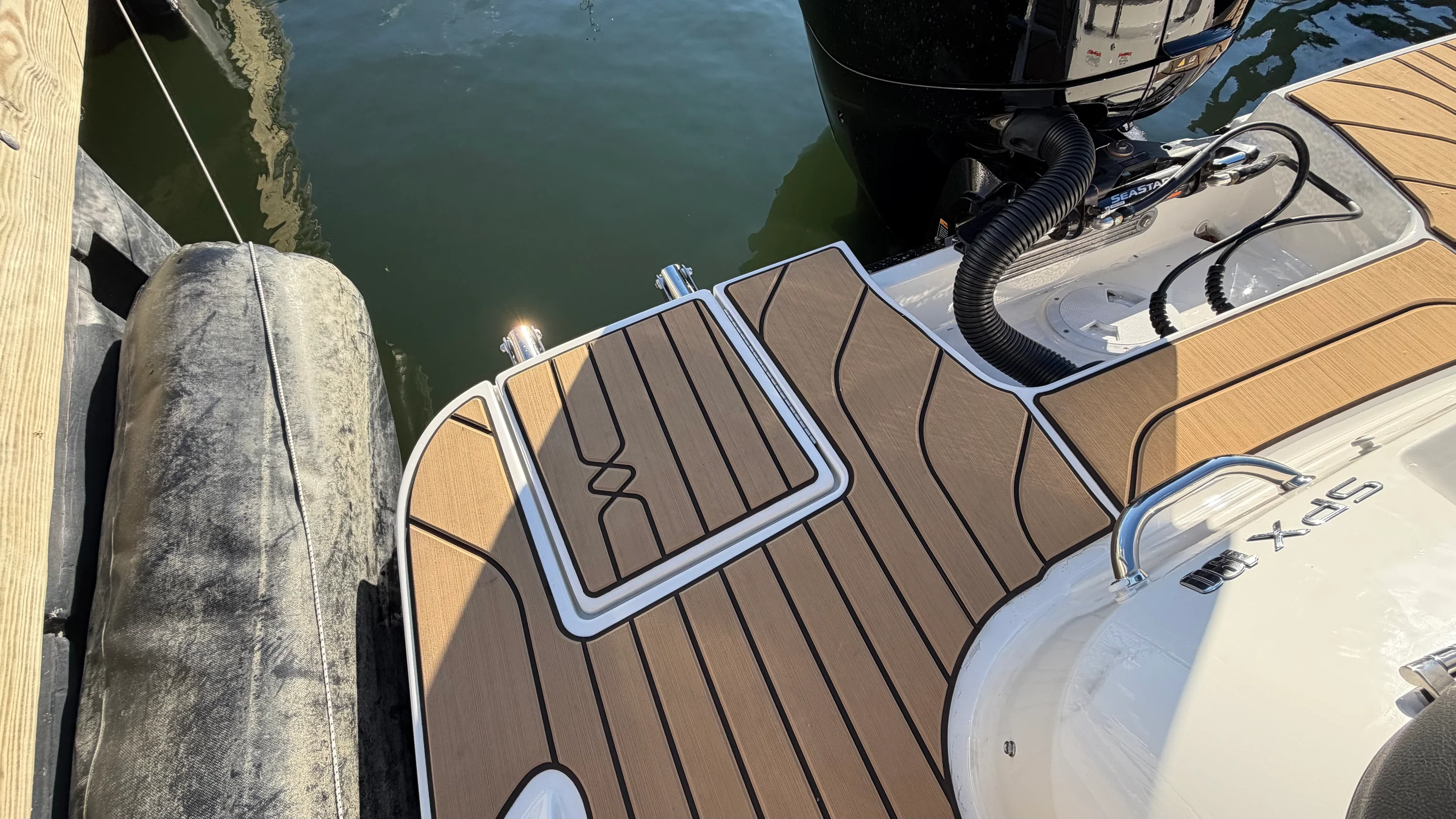 2025 Sea Ray SPX 190 Outboard Image Thumbnail #12