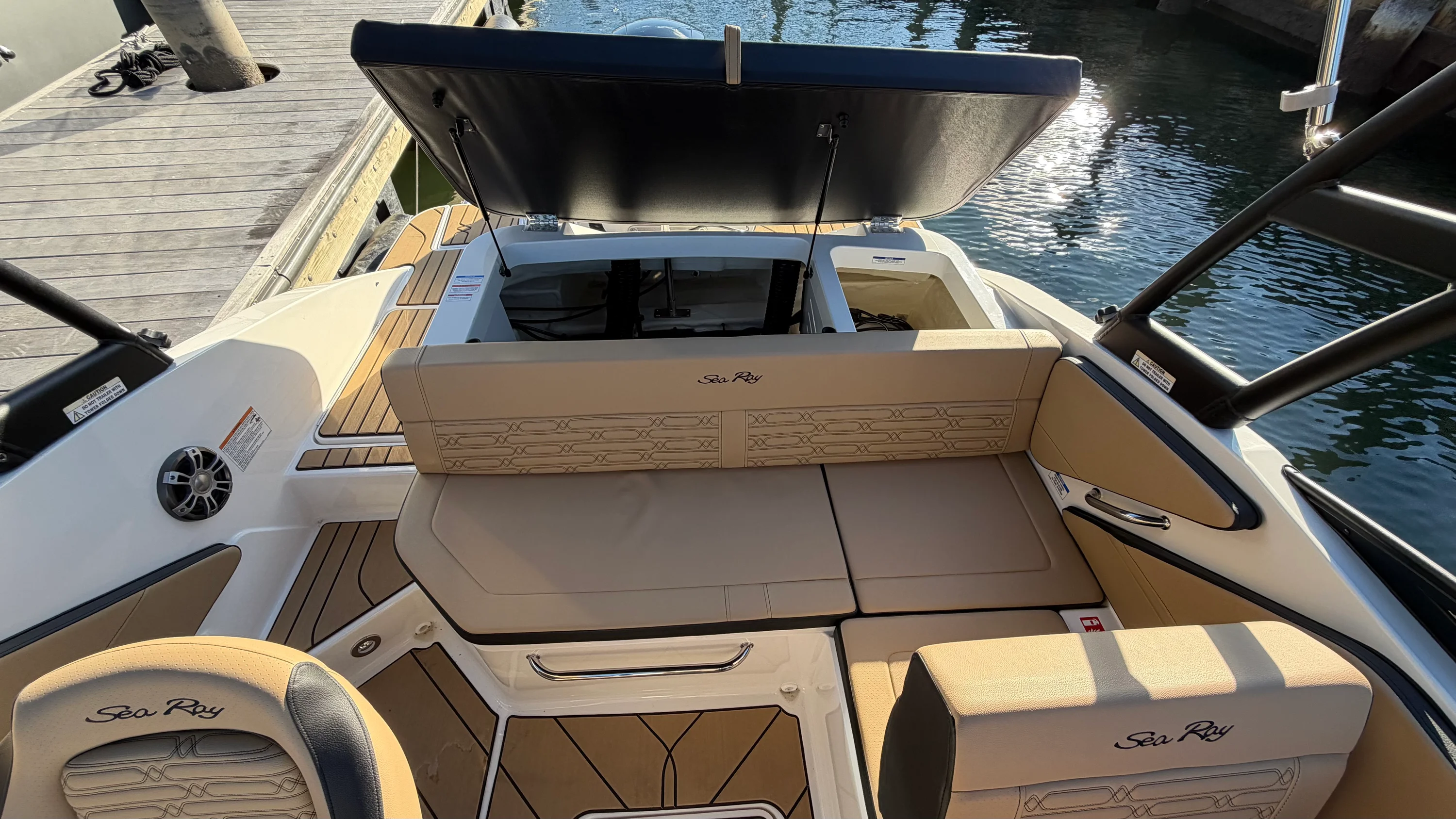 2025 Sea Ray SPX 190 Outboard Image Thumbnail #14