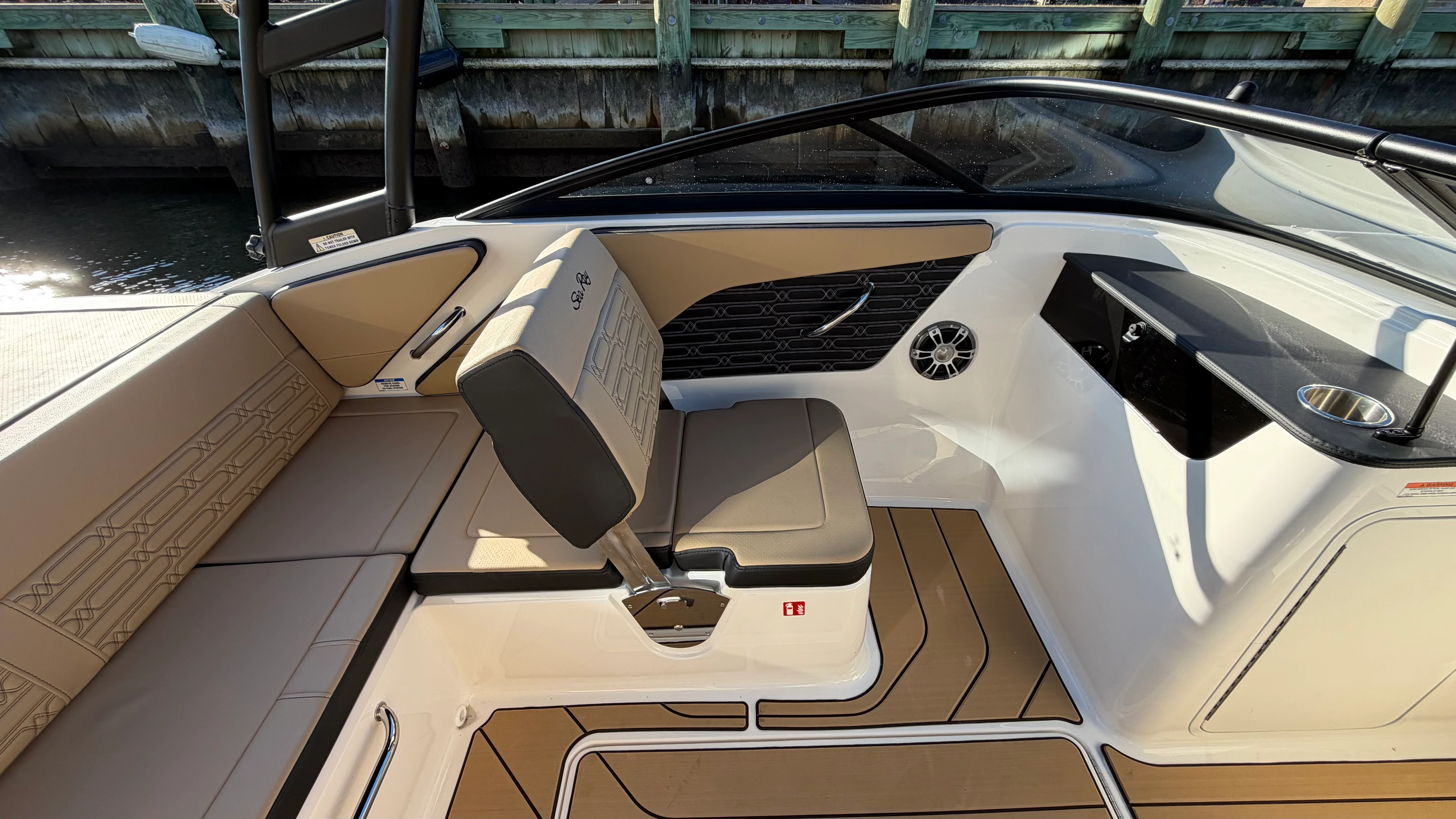 2025 Sea Ray SPX 190 Outboard Image Thumbnail #19