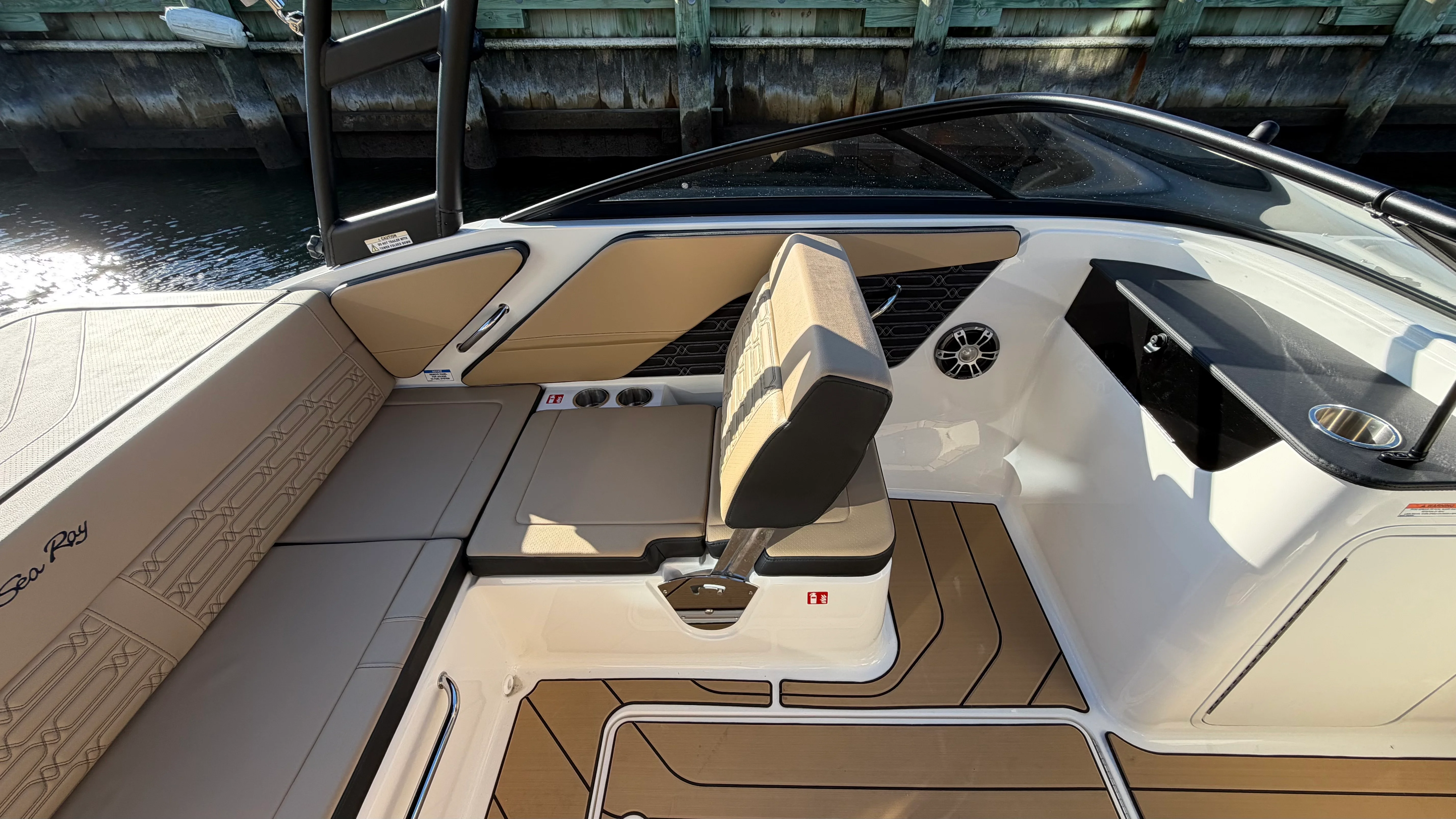 2025 Sea Ray SPX 190 Outboard Image Thumbnail #20