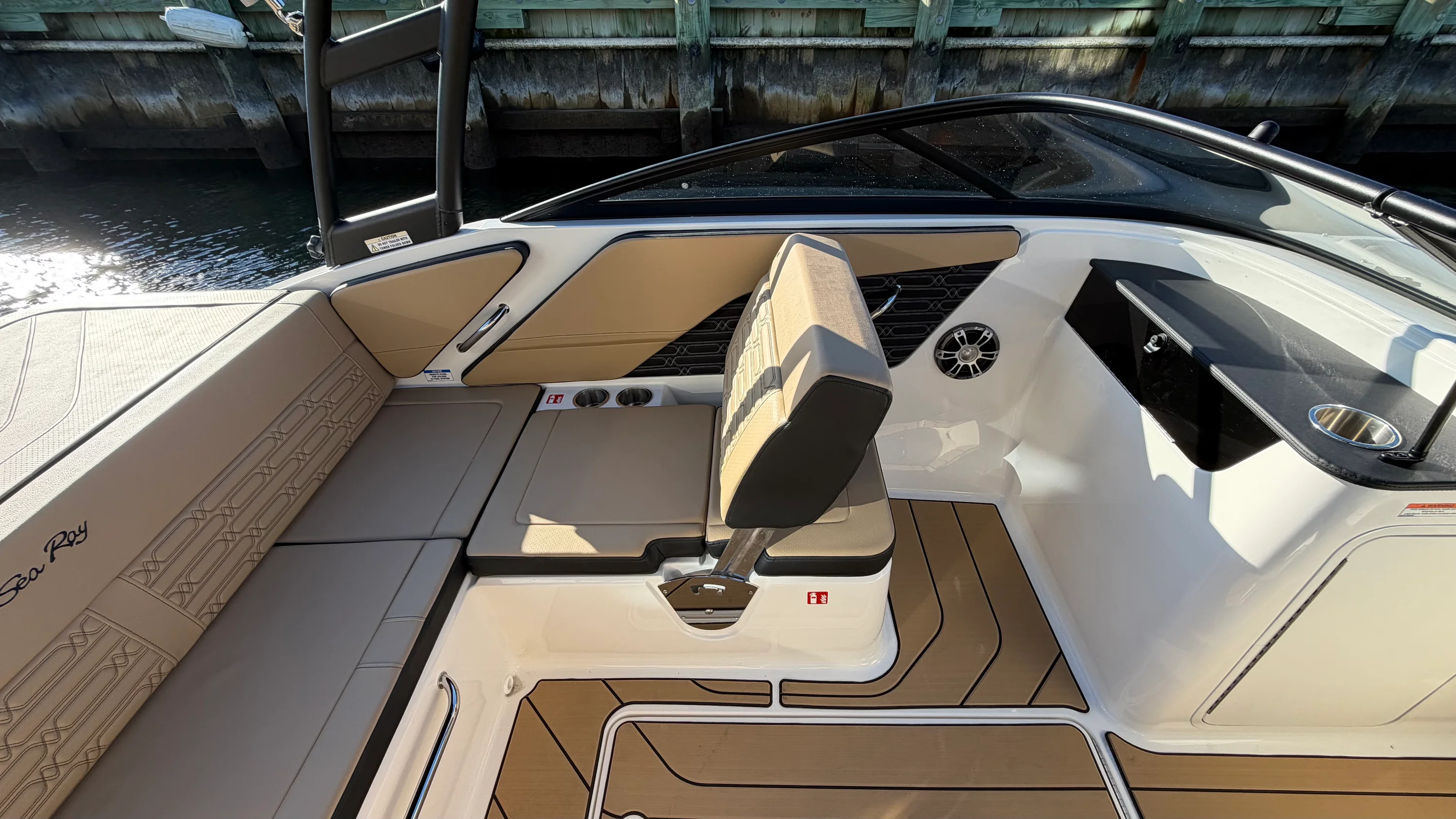 2025 Sea Ray SPX 190 Outboard Image Thumbnail #20