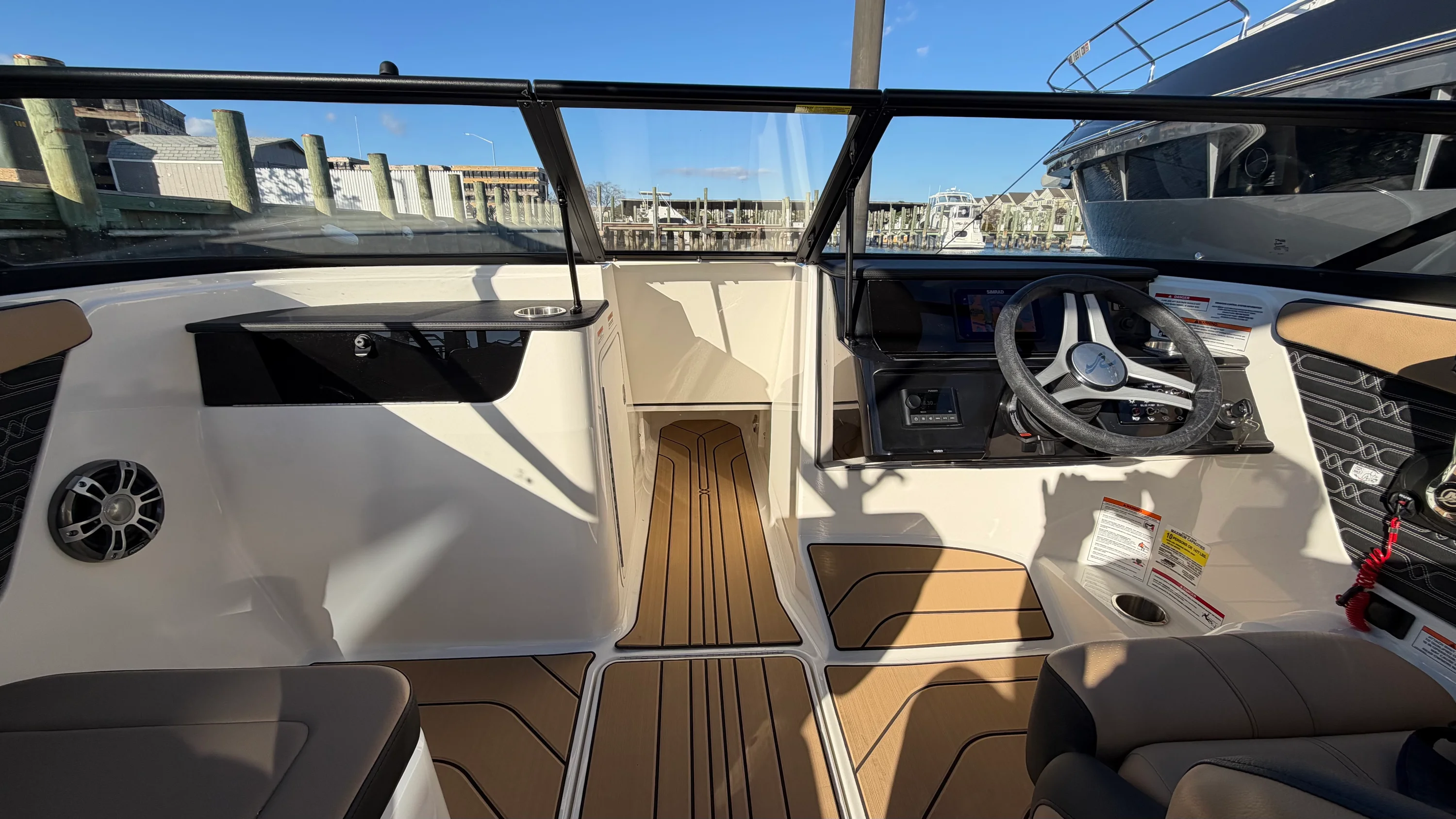 2025 Sea Ray SPX 190 Outboard Image Thumbnail #42