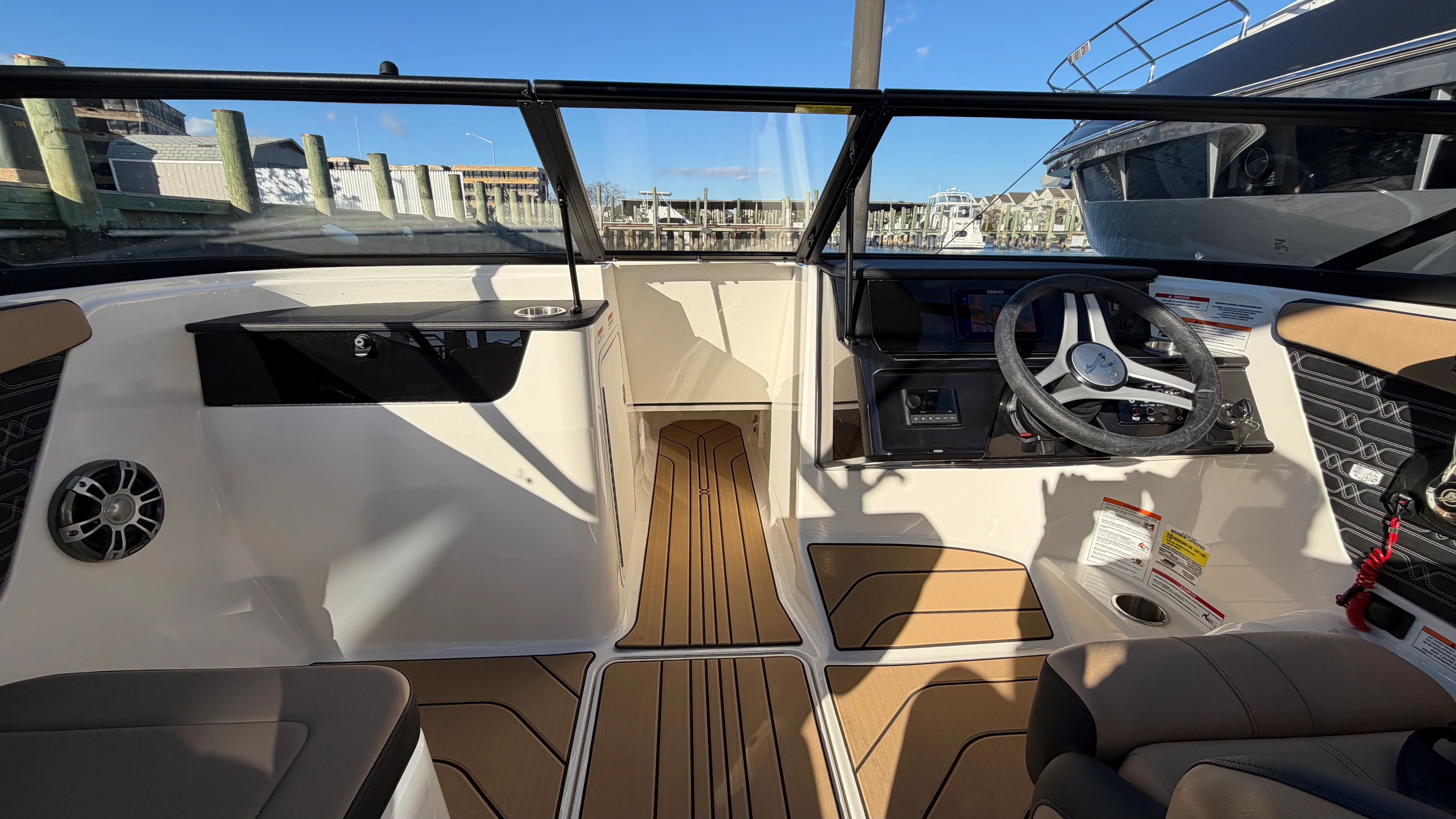 2025 Sea Ray SPX 190 Outboard Image Thumbnail #42