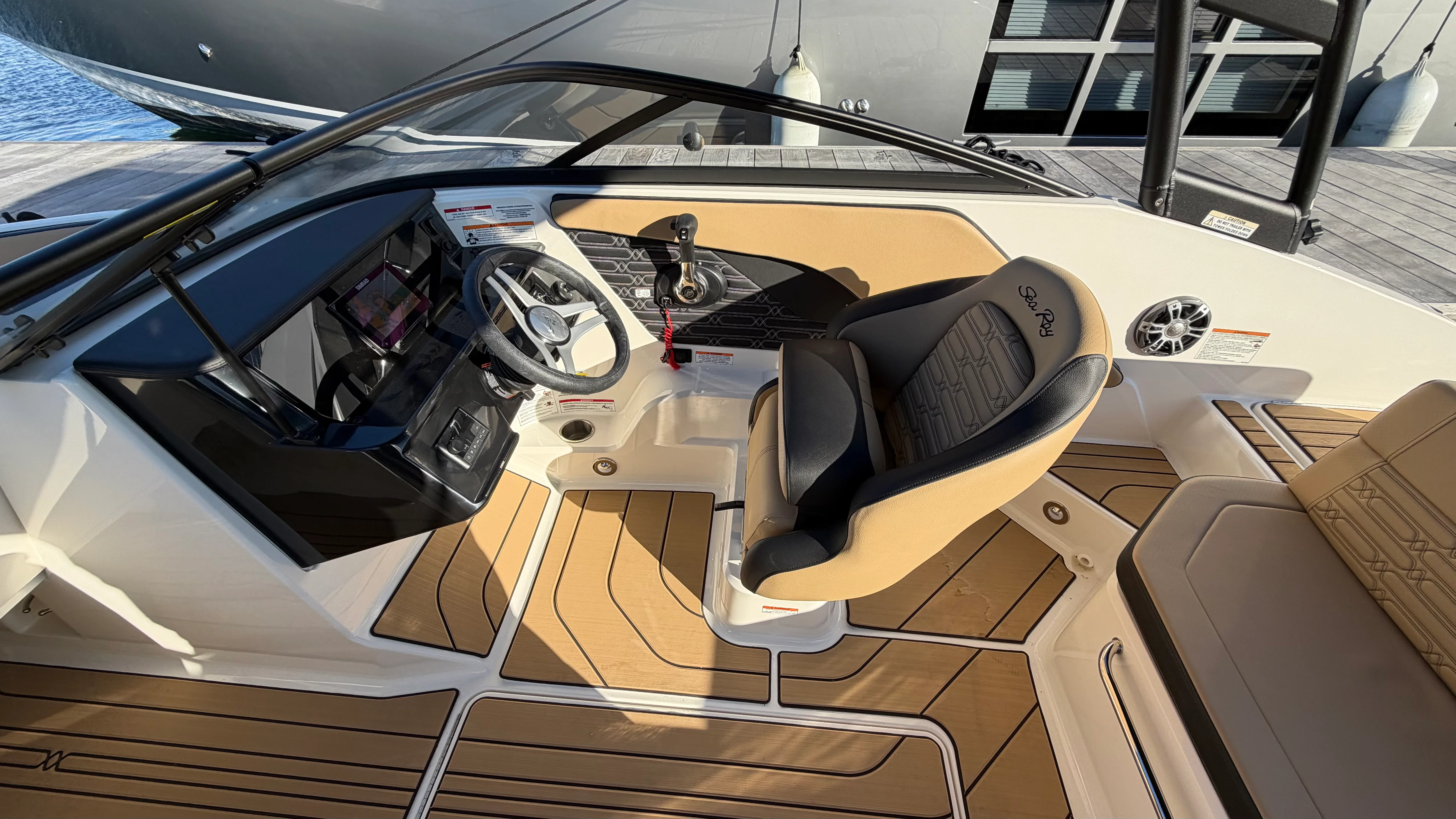 2025 Sea Ray SPX 190 Outboard Image Thumbnail #24