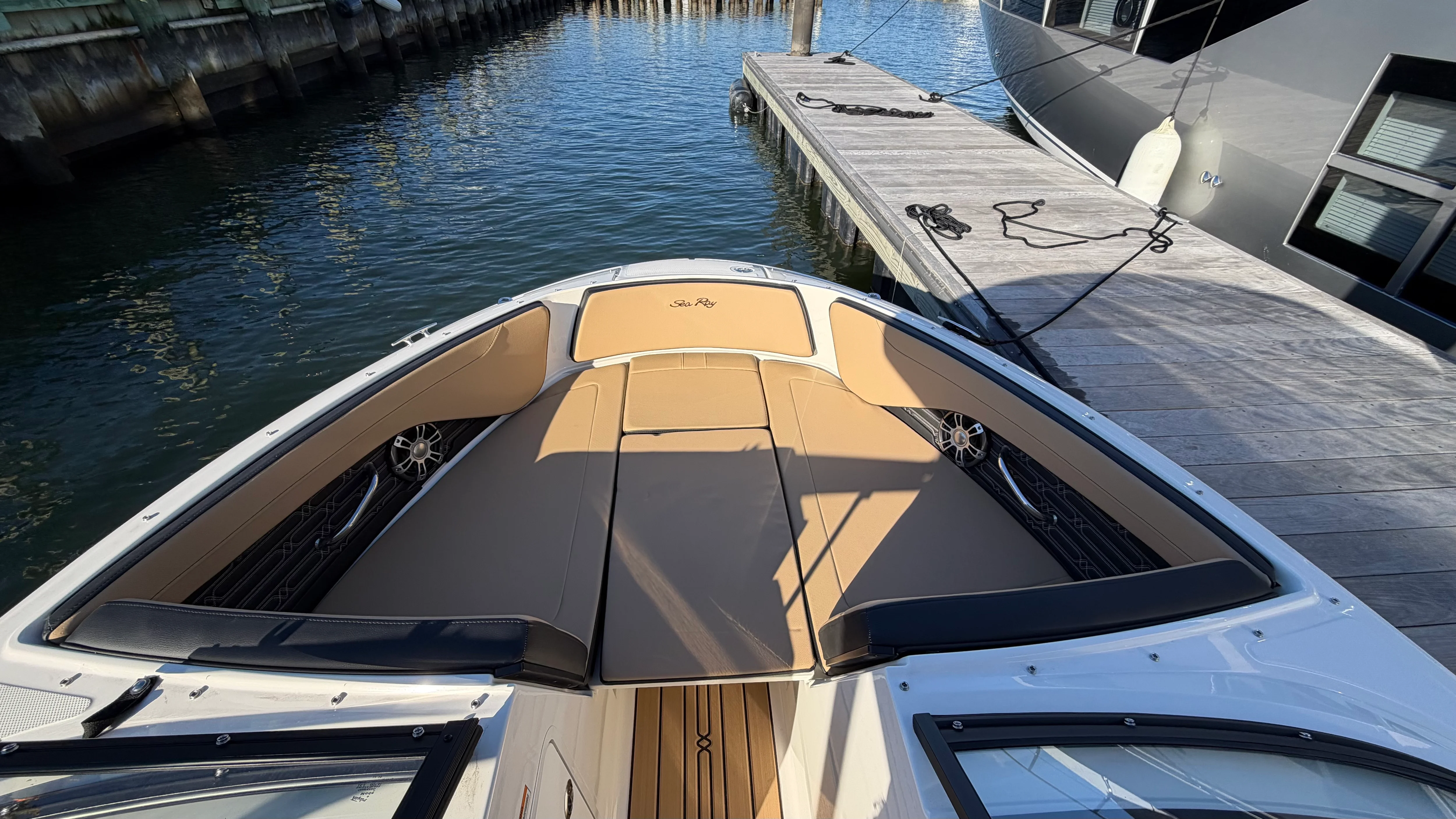 2025 Sea Ray SPX 190 Outboard Image Thumbnail #45