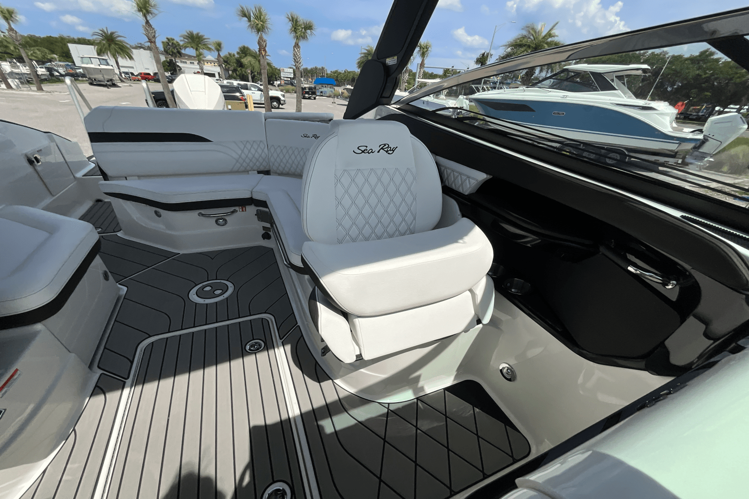 2025 Sea Ray SLX 260 Outboard Image Thumbnail #16