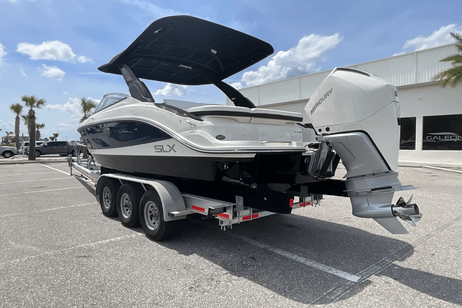 2025 Sea Ray SLX 260 Outboard Image Thumbnail #4