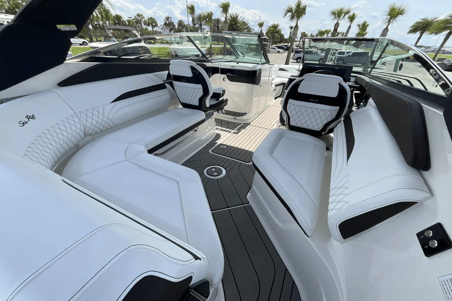 2025 Sea Ray SLX 260 Outboard Image Thumbnail #9