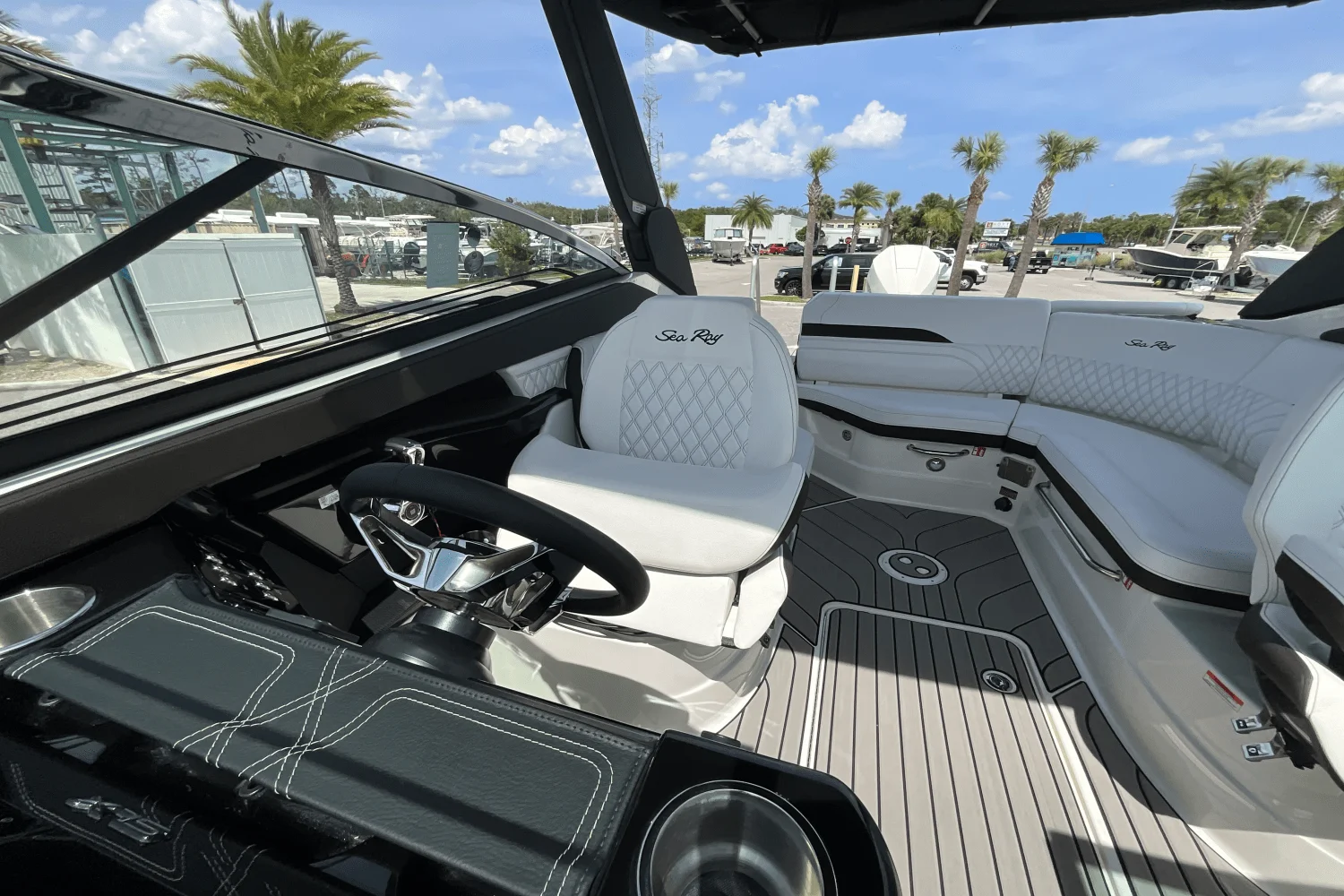 2025 Sea Ray SLX 260 Outboard Image Thumbnail #19