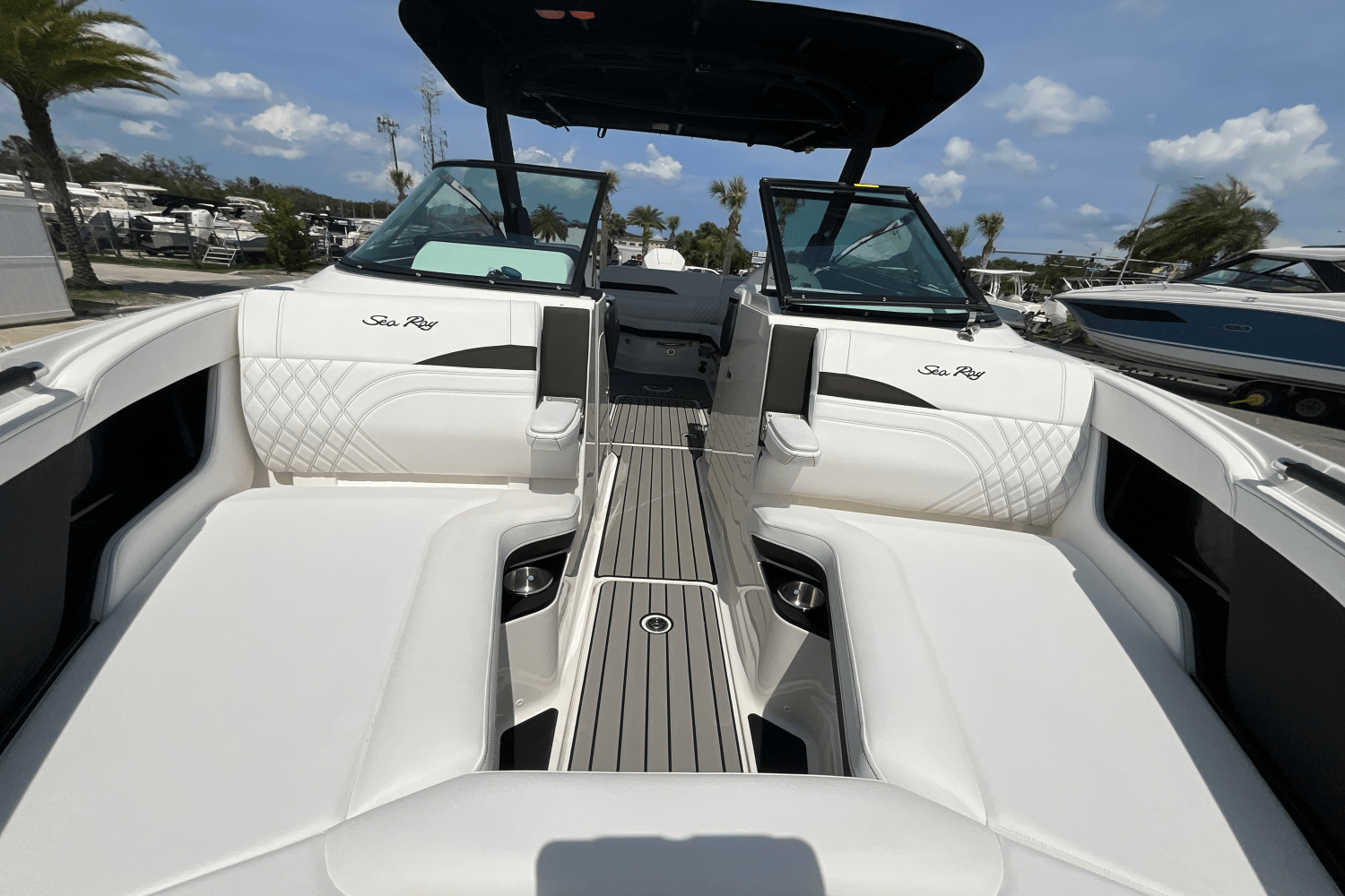 2025 Sea Ray SLX 260 Outboard Image Thumbnail #5
