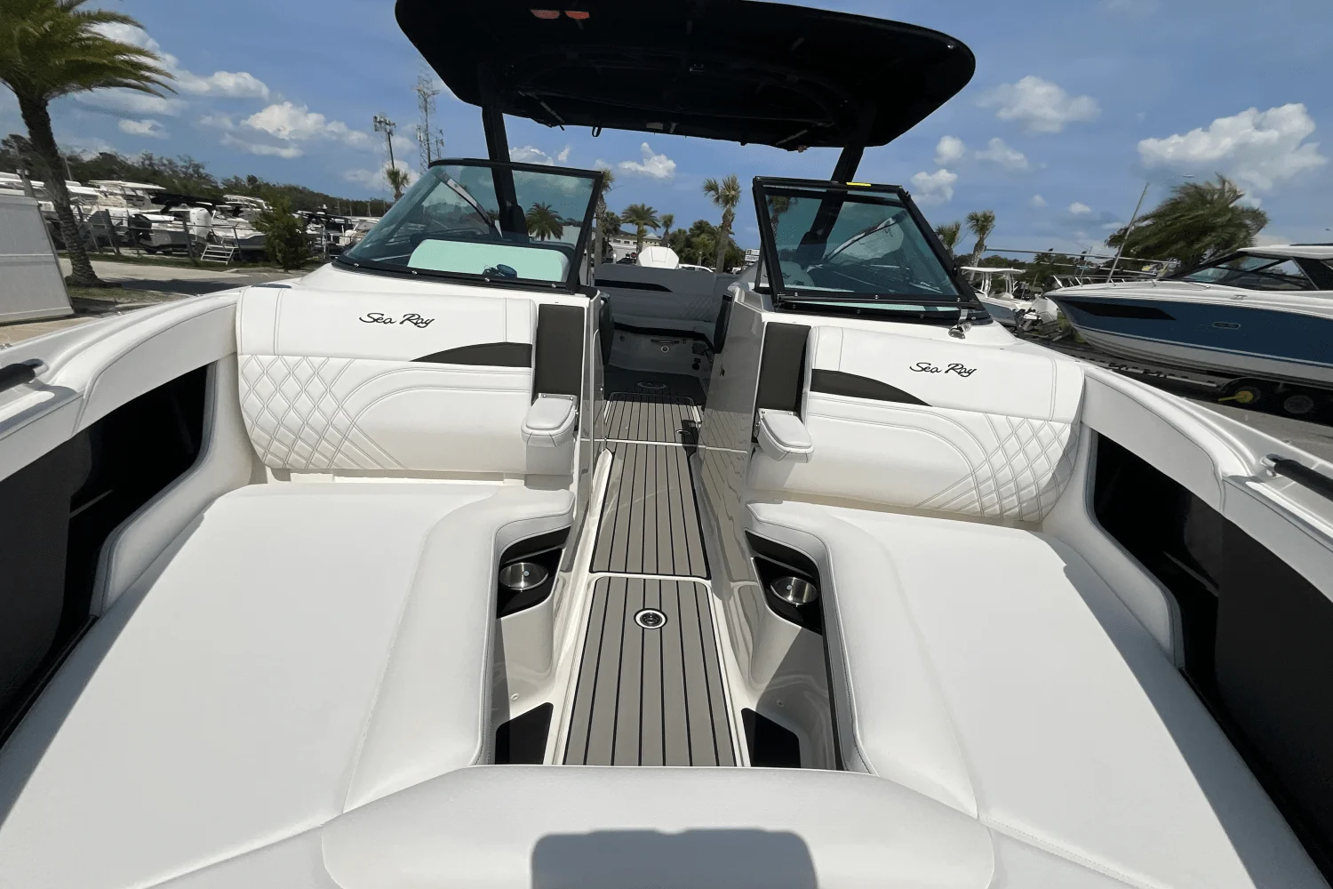 2025 Sea Ray SLX 260 Outboard Image Thumbnail #5