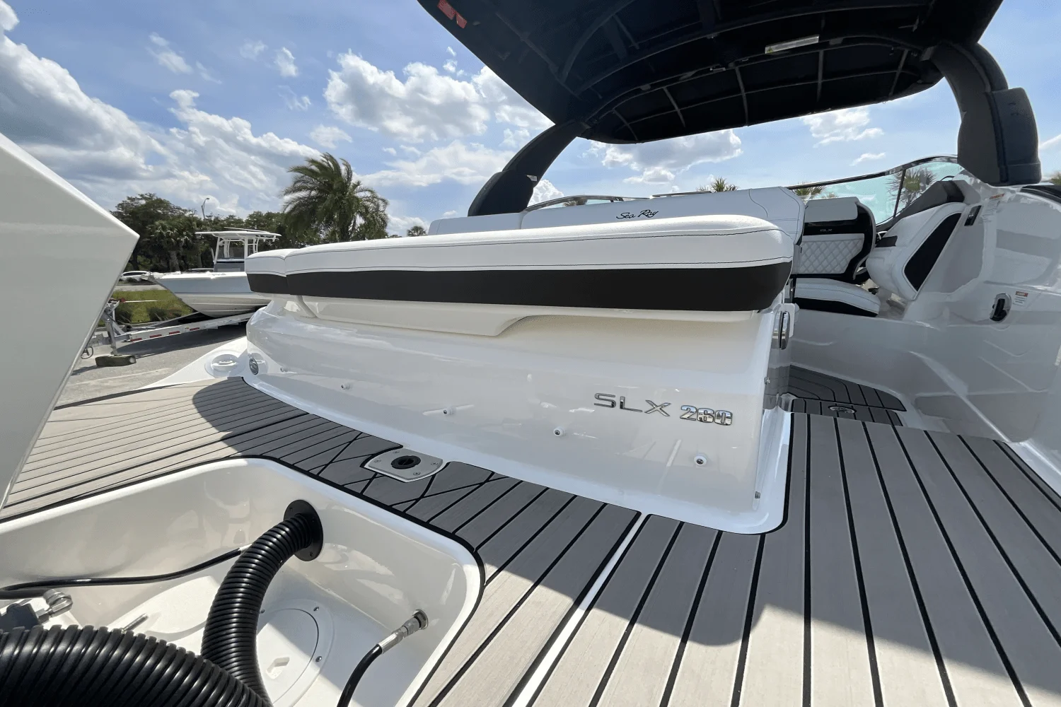 2025 Sea Ray SLX 260 Outboard Image Thumbnail #10