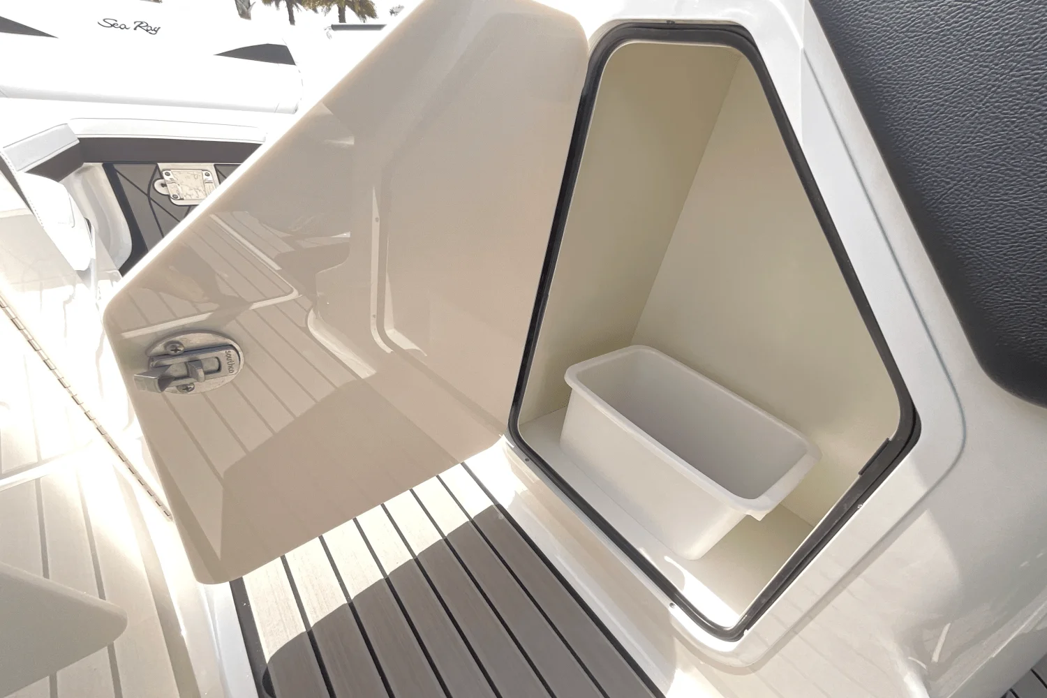 2025 Sea Ray SLX 260 Outboard Image Thumbnail #6