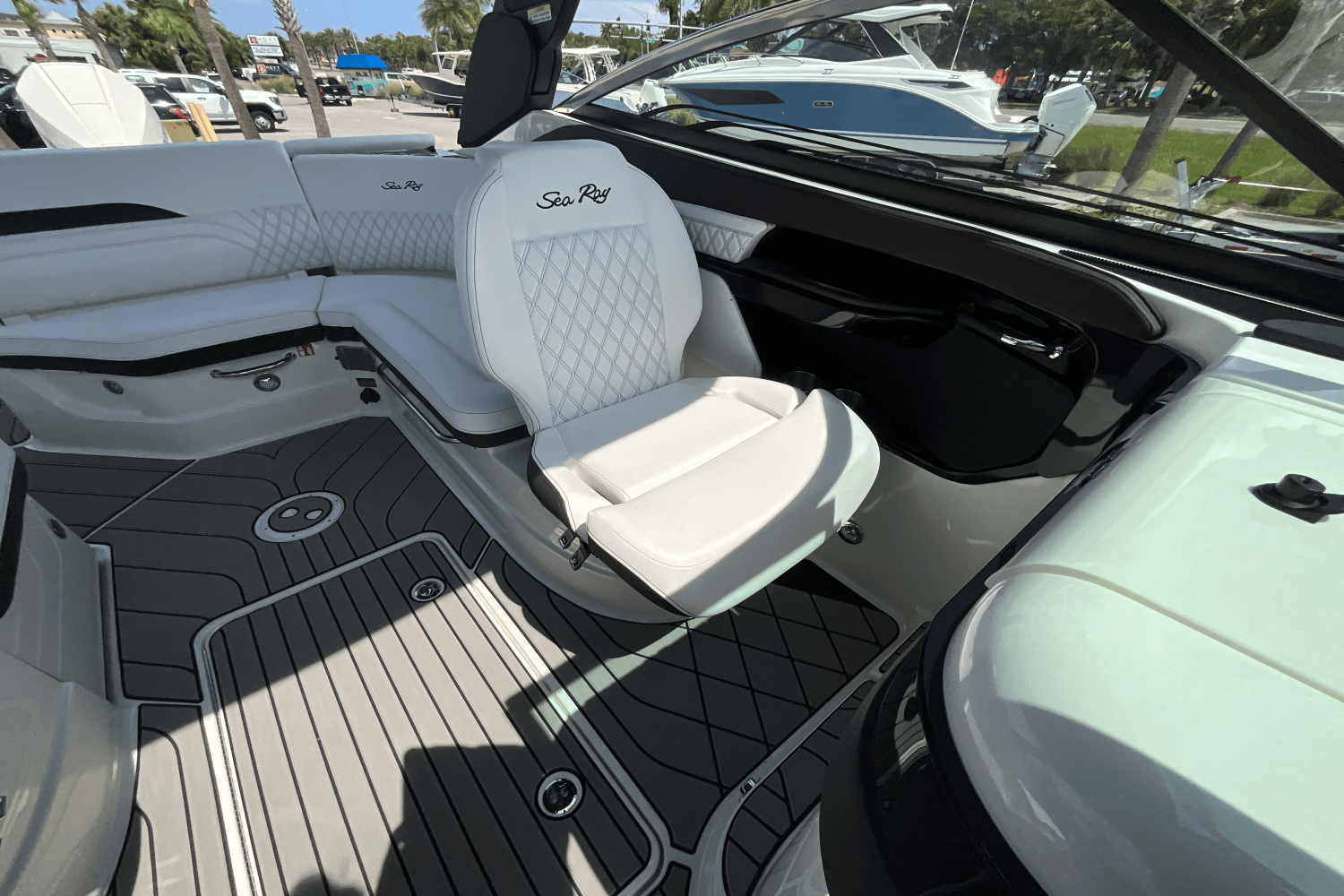 2025 Sea Ray SLX 260 Outboard Image Thumbnail #17