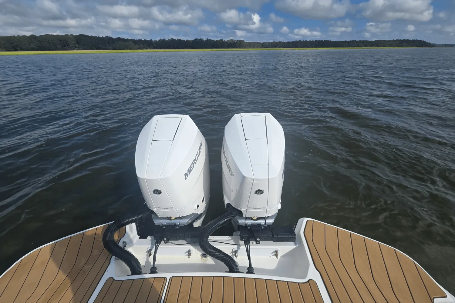 2025 Sea Ray SLX 350 Outboard Image Thumbnail #4
