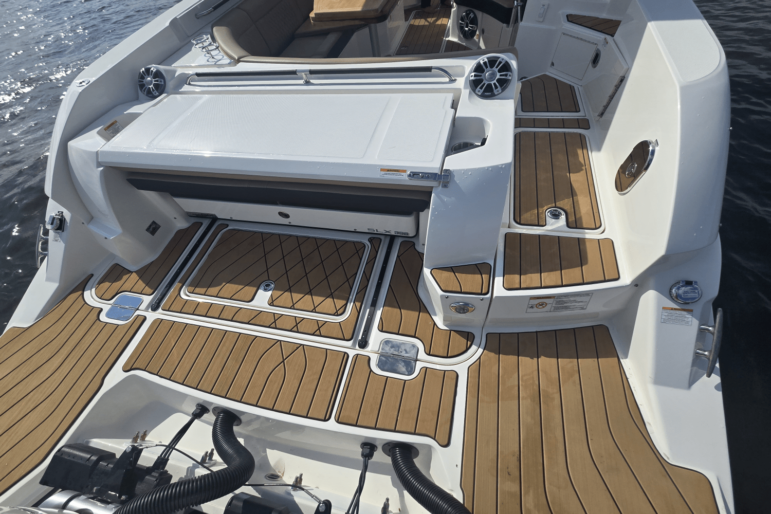 2025 Sea Ray SLX 350 Outboard Image Thumbnail #6