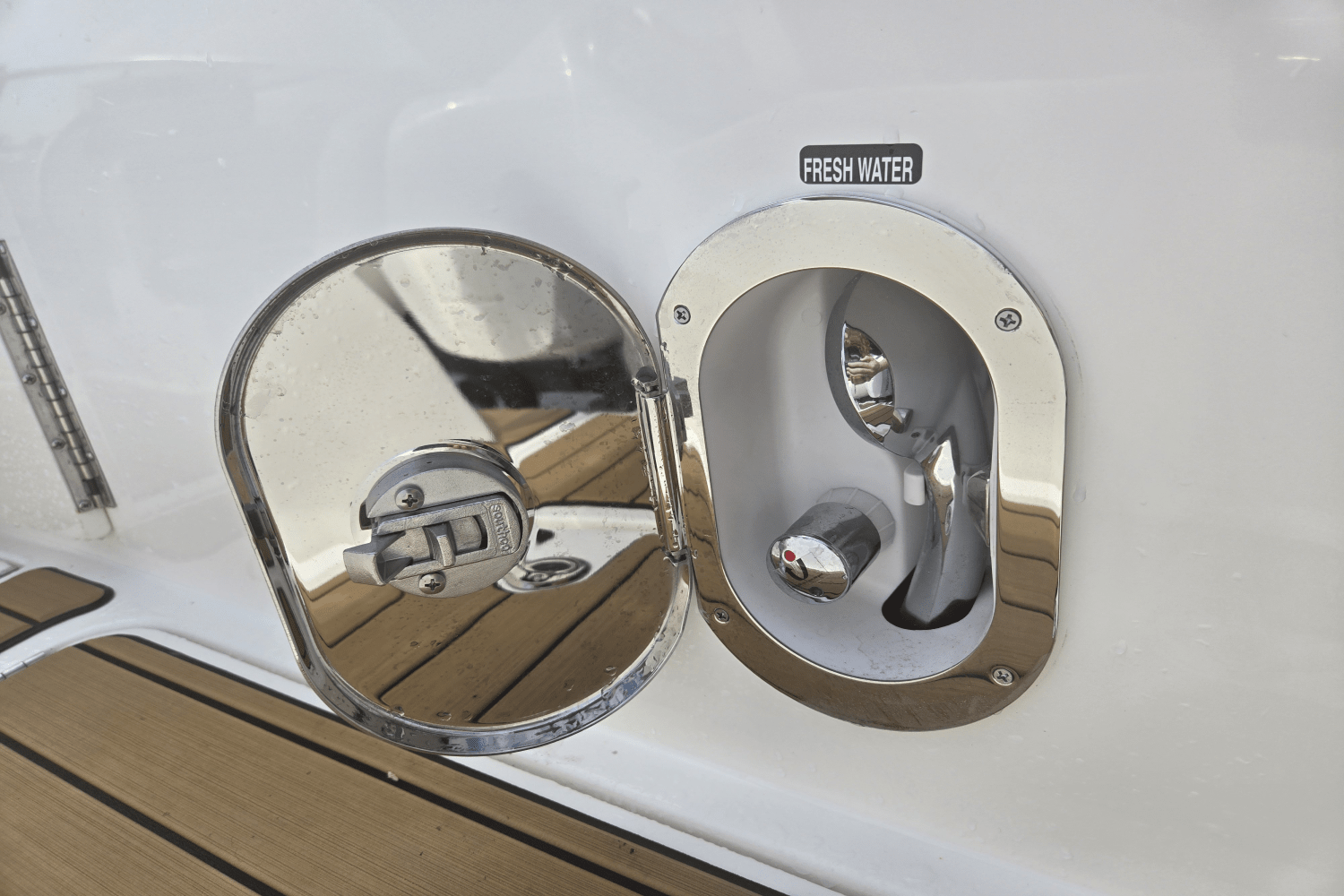 2025 Sea Ray SLX 350 Outboard Image Thumbnail #12