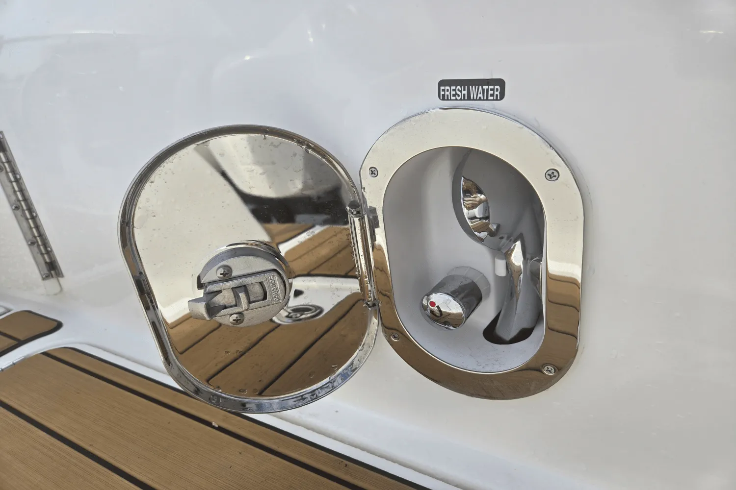 2025 Sea Ray SLX 350 Outboard Image Thumbnail #11