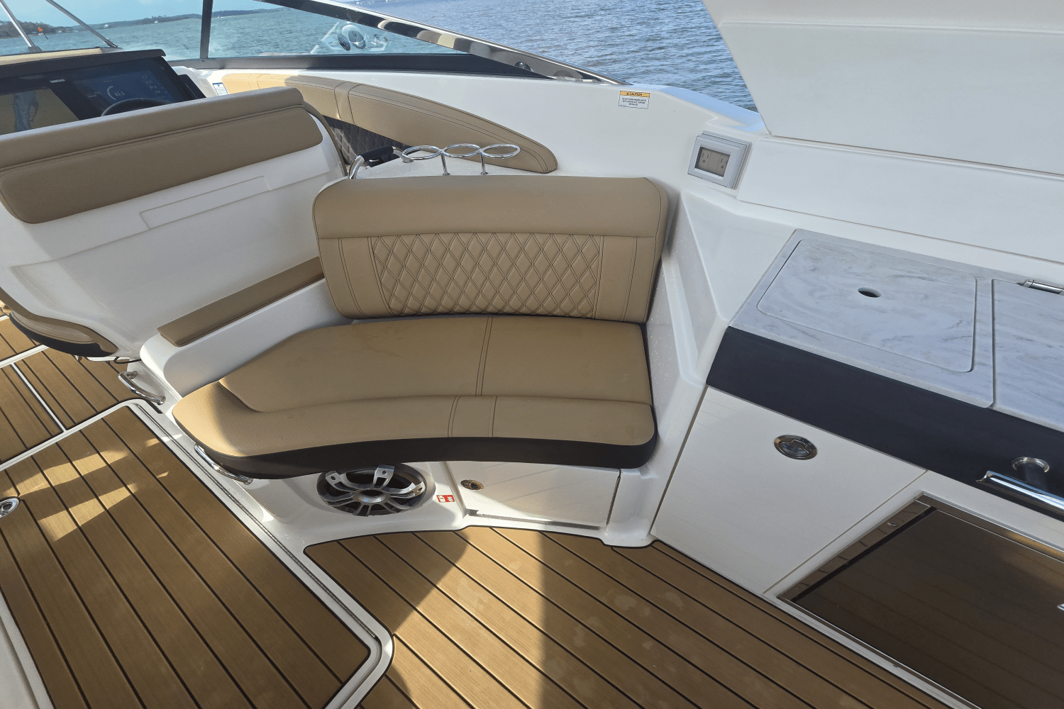 2025 Sea Ray SLX 350 Outboard Image Thumbnail #18