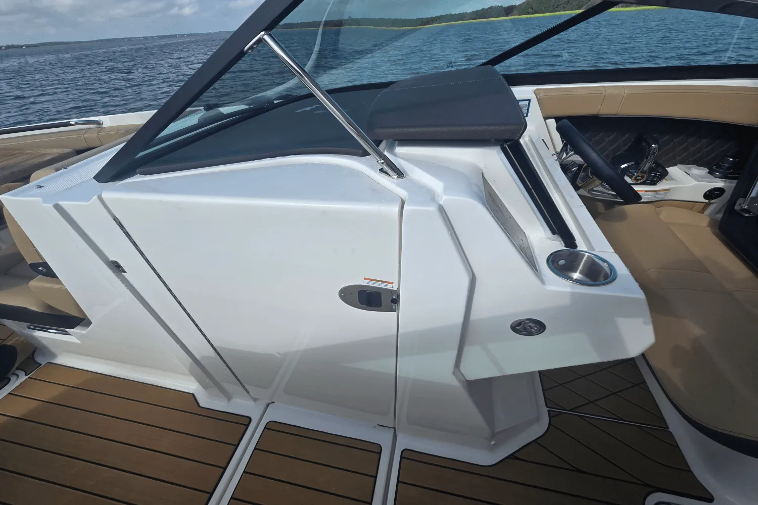 2025 Sea Ray SLX 350 Outboard Image Thumbnail #31
