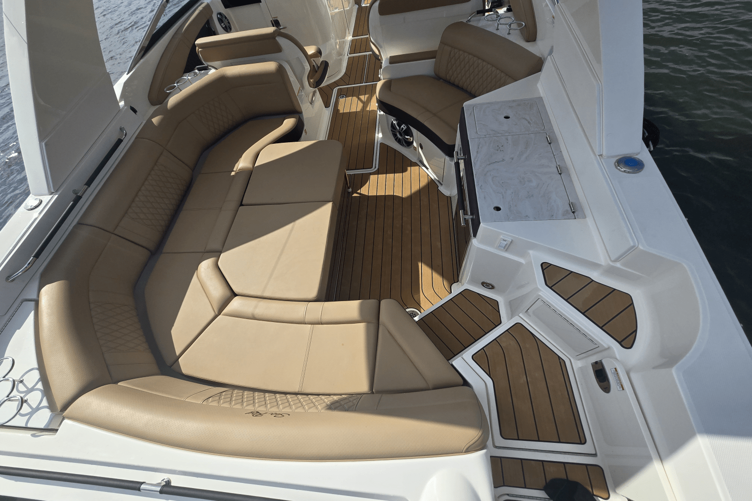 2025 Sea Ray SLX 350 Outboard Image Thumbnail #13