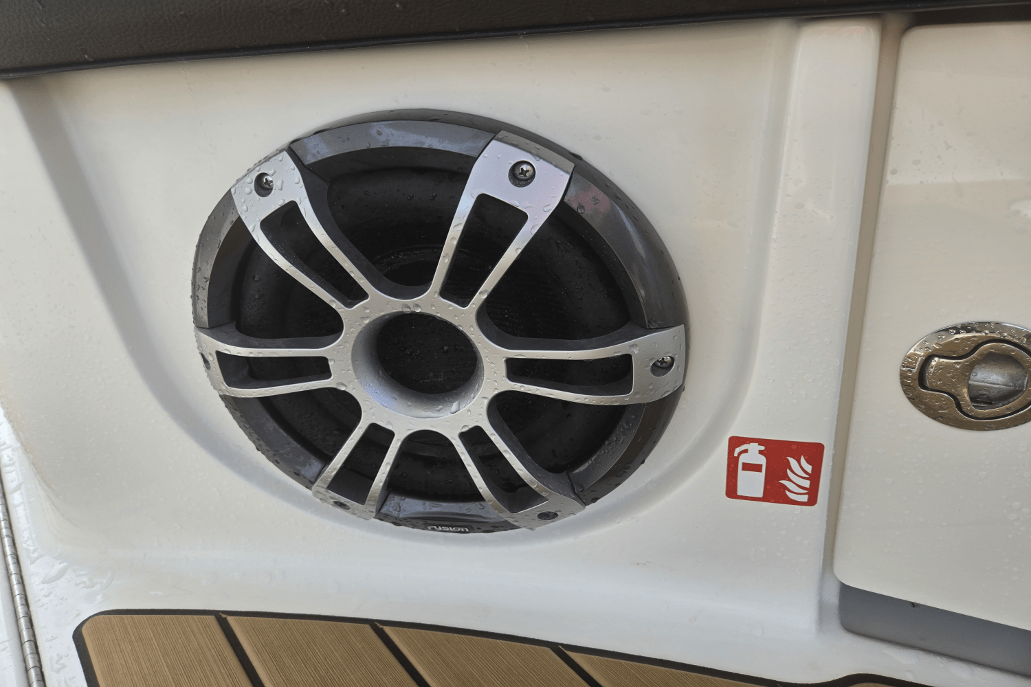2025 Sea Ray SLX 350 Outboard Image Thumbnail #11