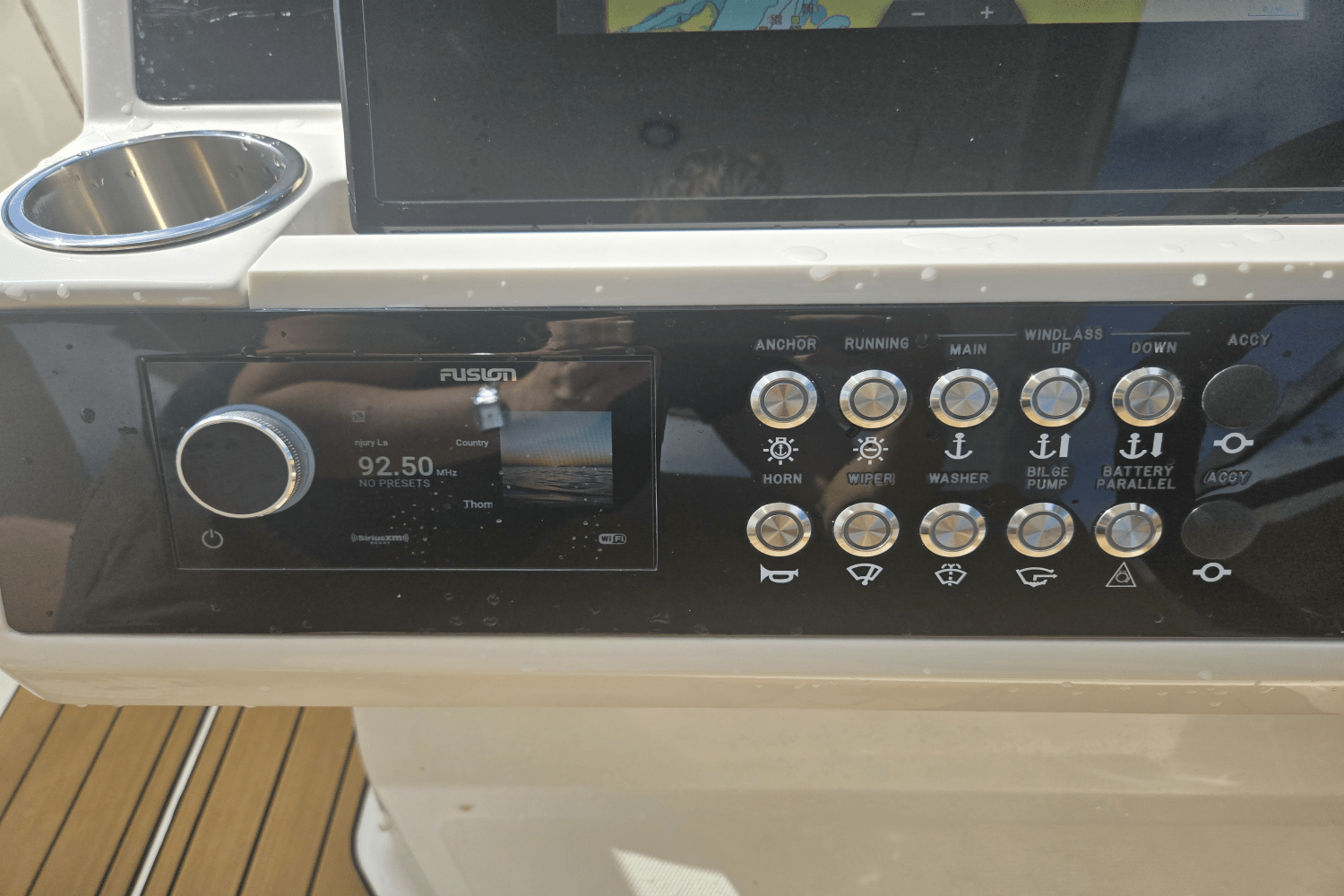 2025 Sea Ray SLX 350 Outboard Image Thumbnail #29