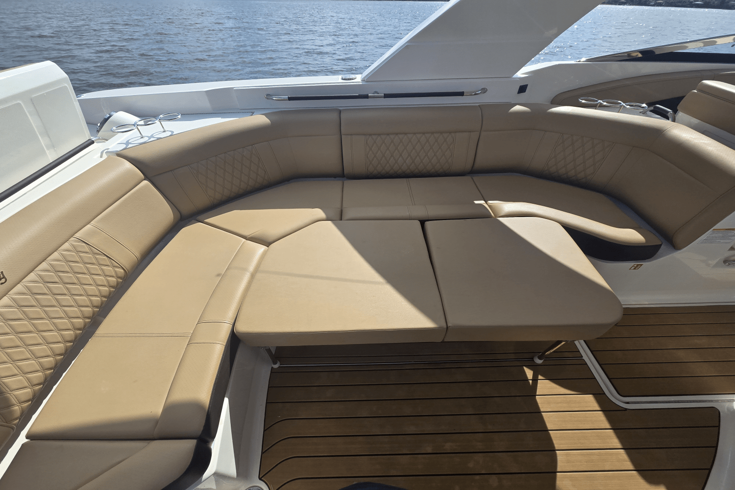 2025 Sea Ray SLX 350 Outboard Image Thumbnail #21