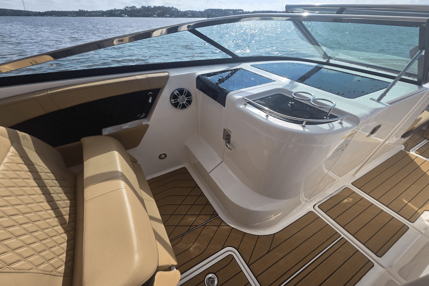 2025 Sea Ray SLX 350 Outboard Image Thumbnail #36