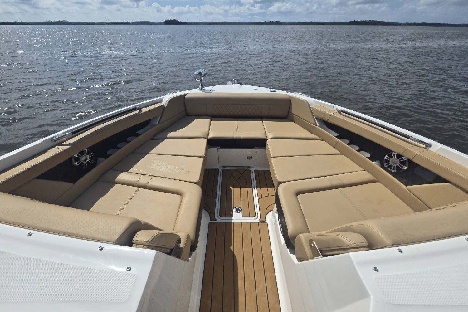 2025 Sea Ray SLX 350 Outboard Image Thumbnail #40