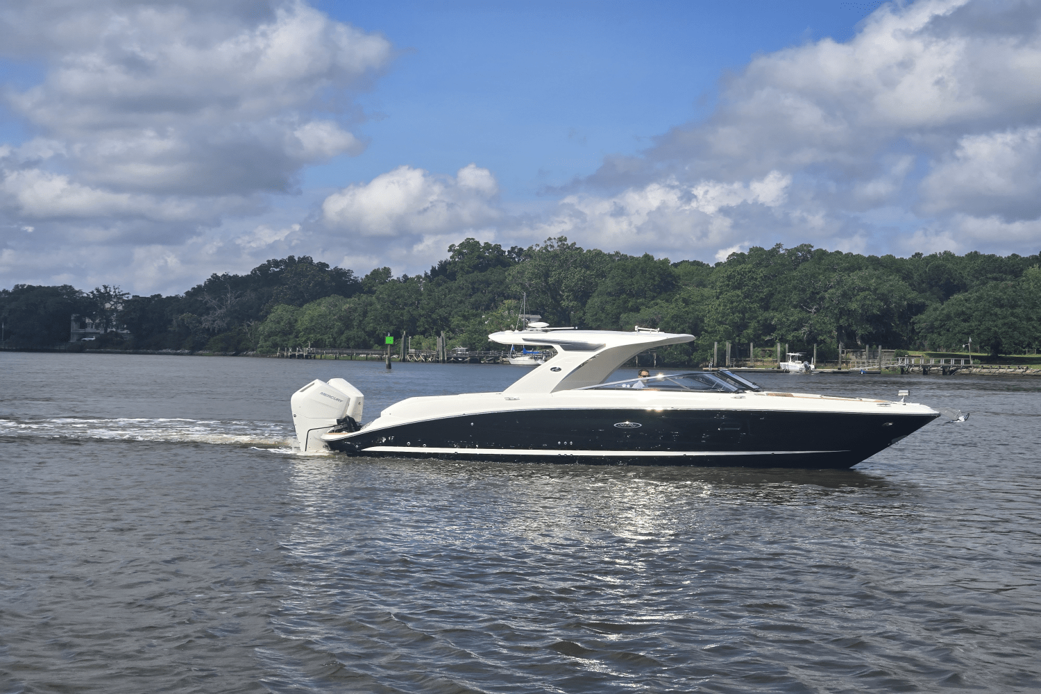 2025 Sea Ray SLX 350 Outboard Image Thumbnail #1