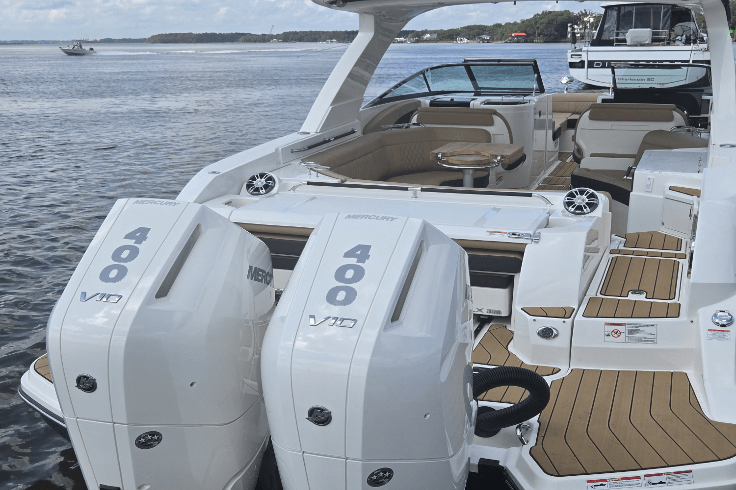 2025 Sea Ray SLX 350 Outboard Image Thumbnail #2