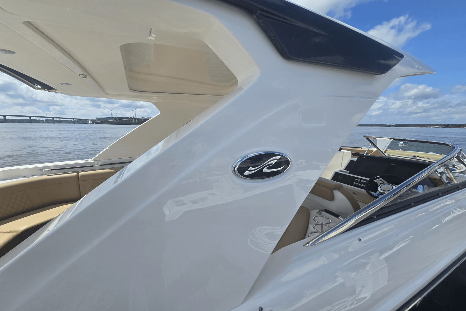 2025 Sea Ray SLX 350 Outboard Image Thumbnail #3