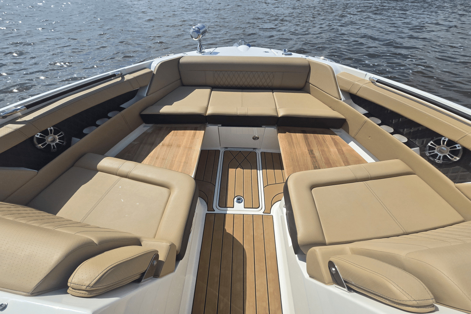 2025 Sea Ray SLX 350 Outboard Image Thumbnail #39