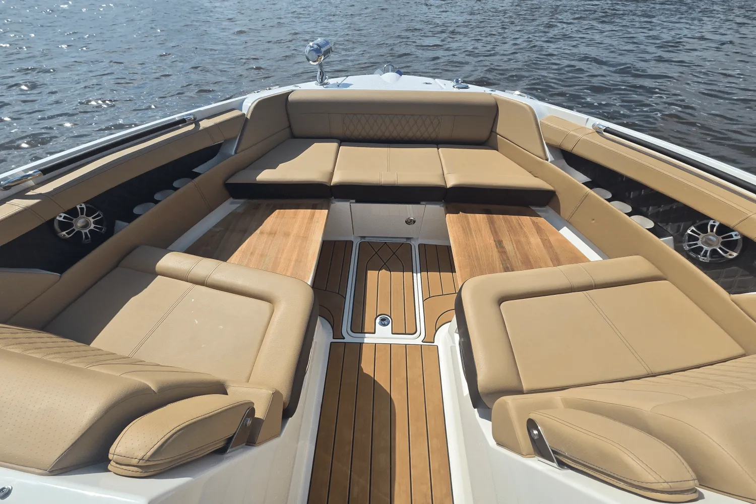 2025 Sea Ray SLX 350 Outboard Image Thumbnail #38