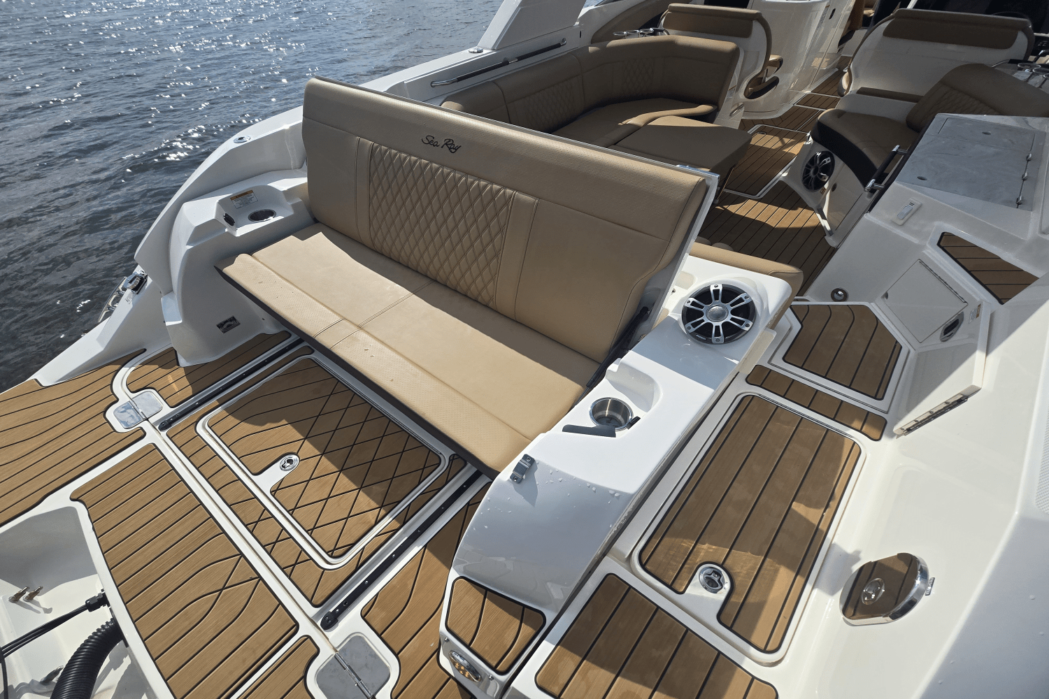 2025 Sea Ray SLX 350 Outboard Image Thumbnail #7