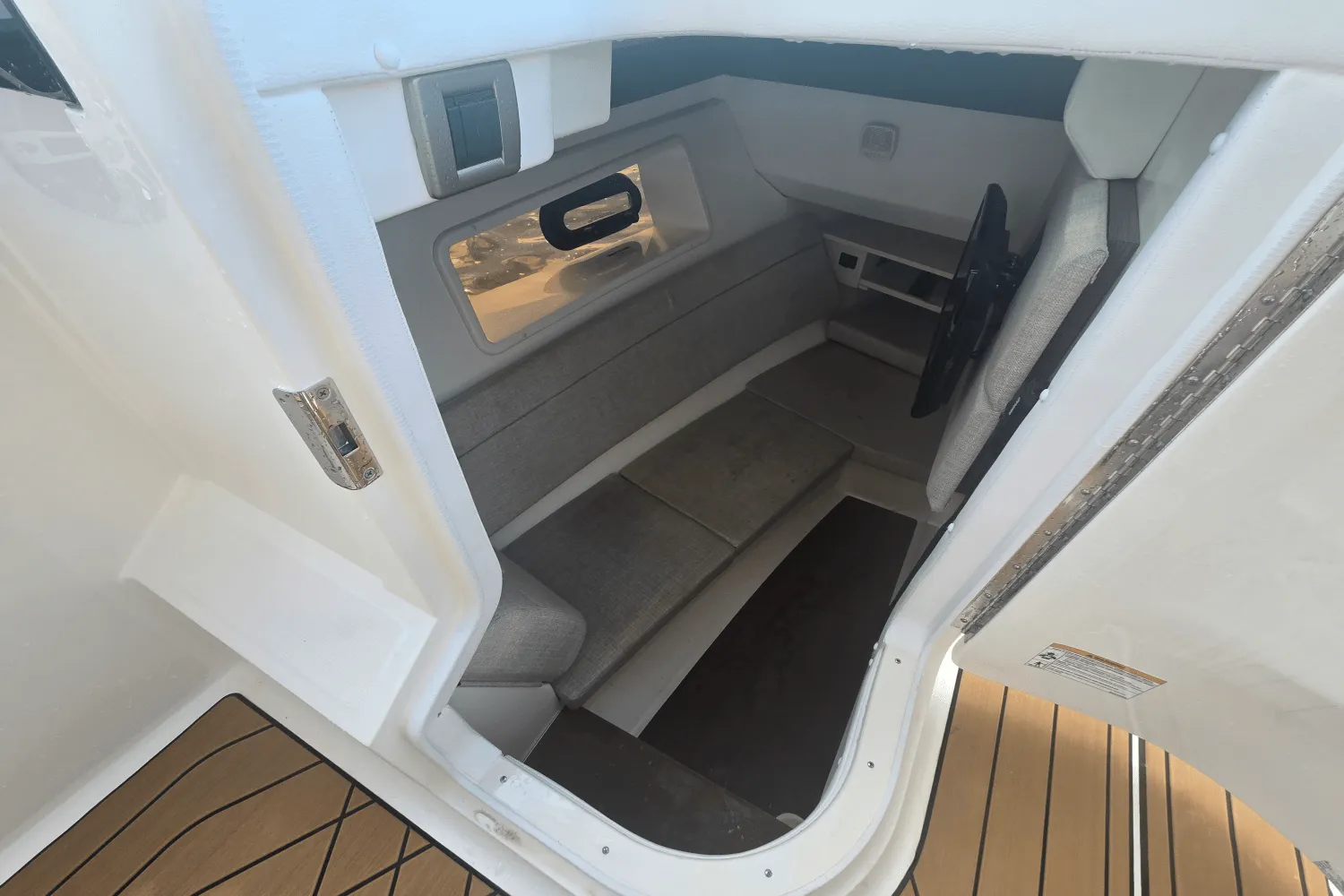 2025 Sea Ray SLX 350 Outboard Image Thumbnail #36