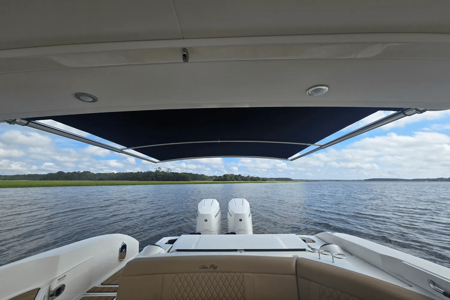 2025 Sea Ray SLX 350 Outboard Image Thumbnail #3