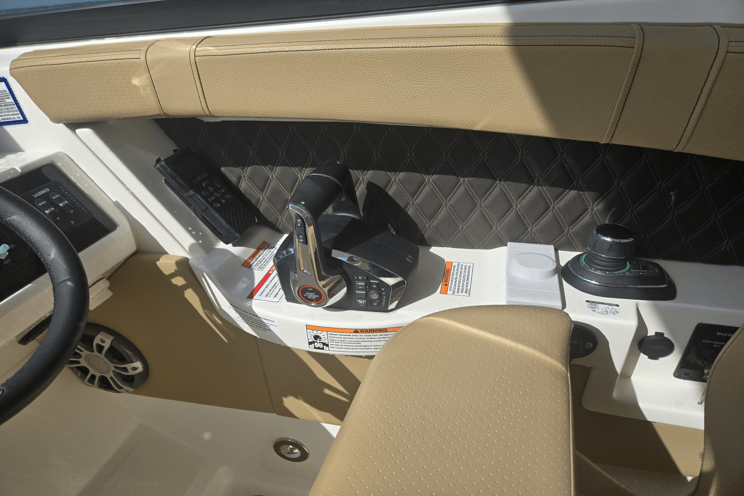 2025 Sea Ray SLX 350 Outboard Image Thumbnail #31