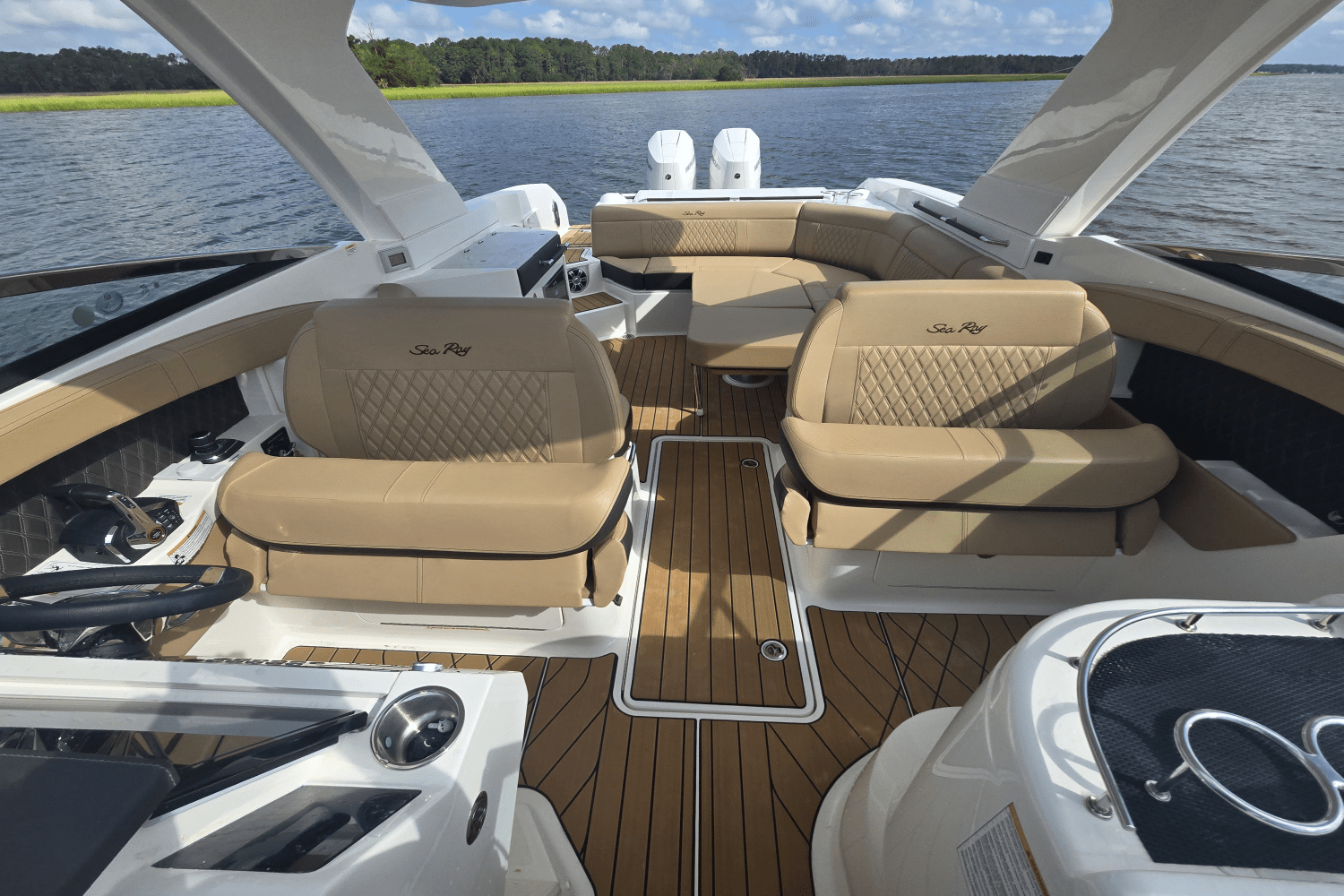 2025 Sea Ray SLX 350 Outboard Image Thumbnail #23