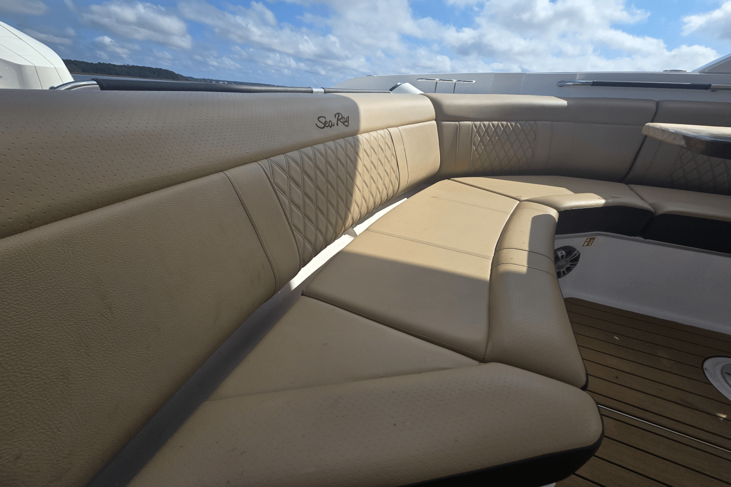 2025 Sea Ray SLX 350 Outboard Image Thumbnail #14
